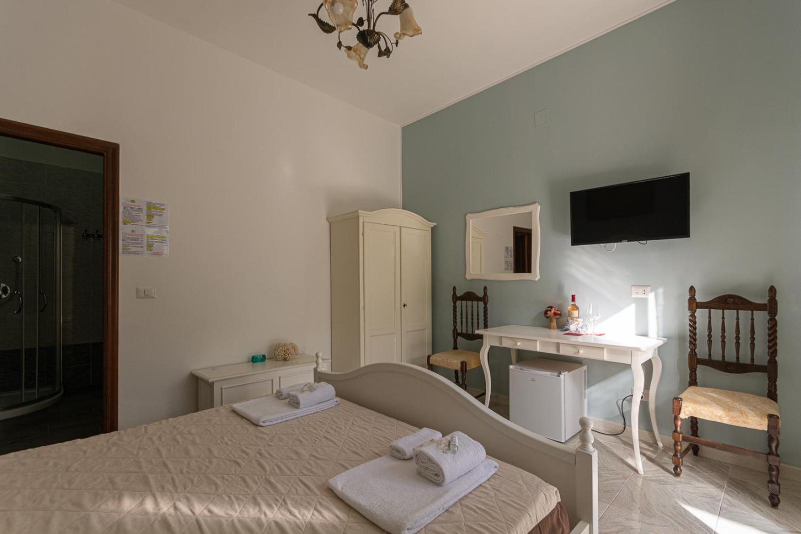 Deluxe Room,1678123726:JPEG