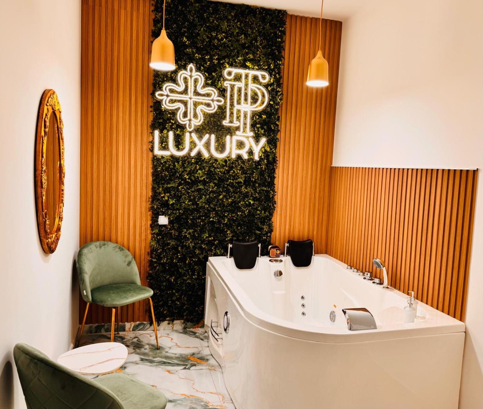 King Room Spa Bath