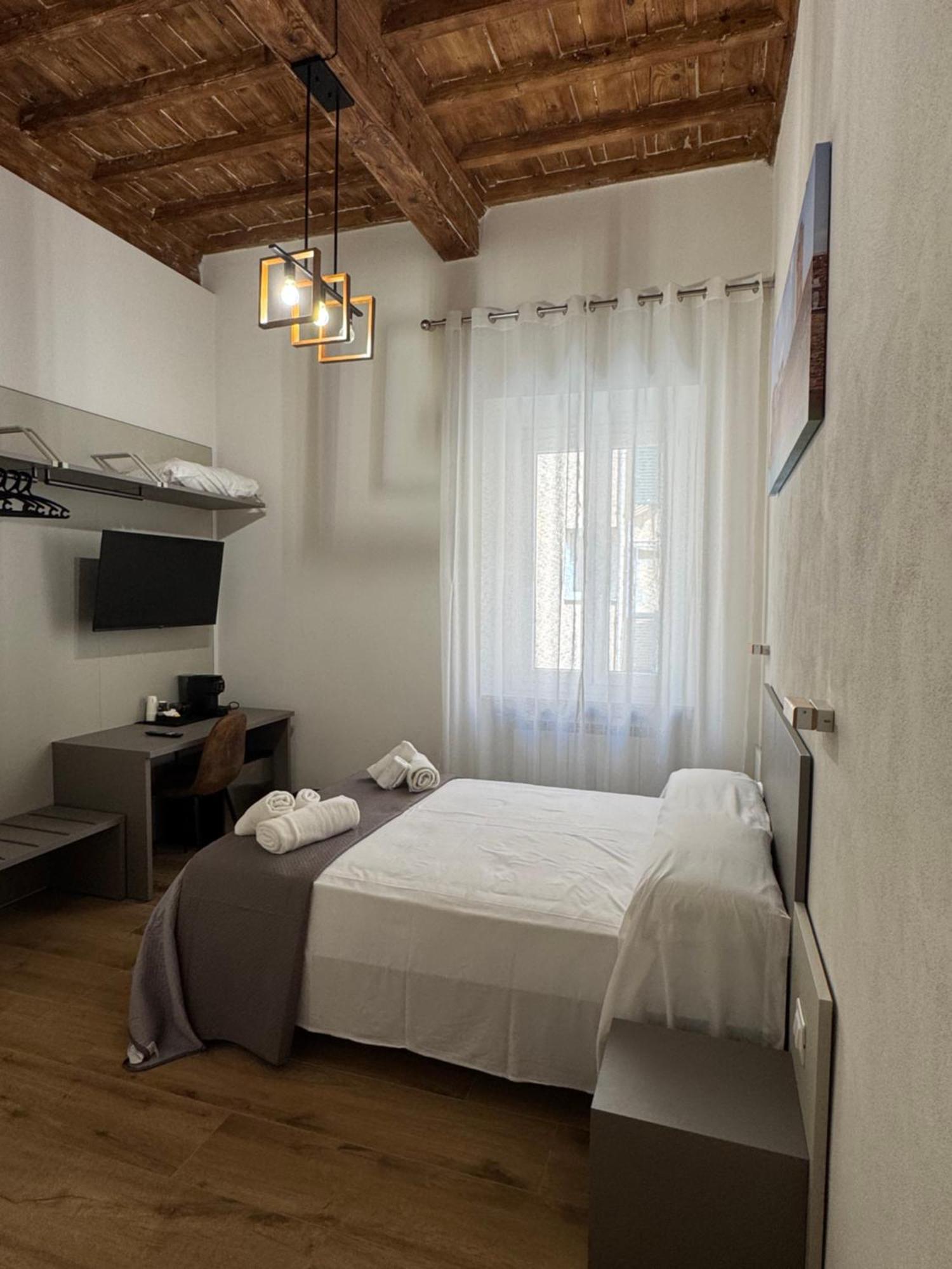 Double Room Private Bathroom