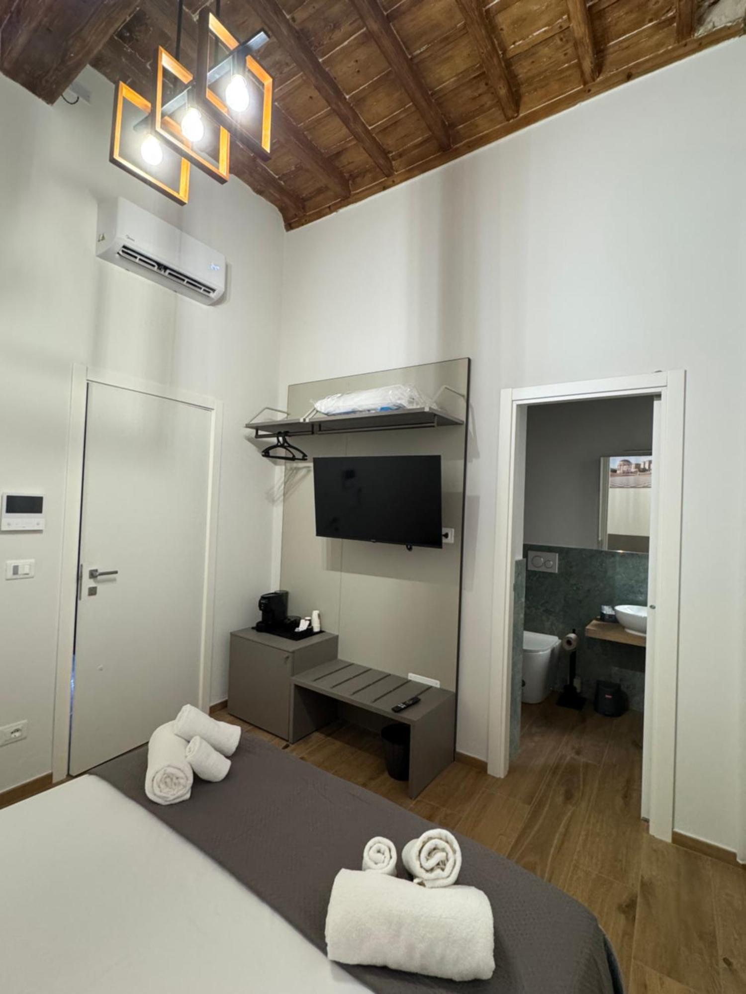 Double Room Private Bathroom