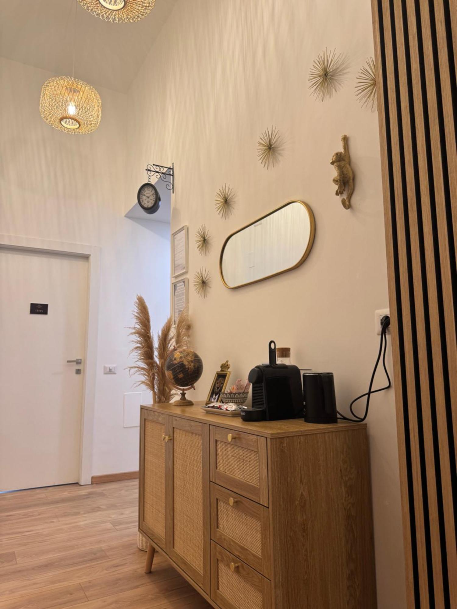 Camera Matrimoniale con Balcone e Vista Mare