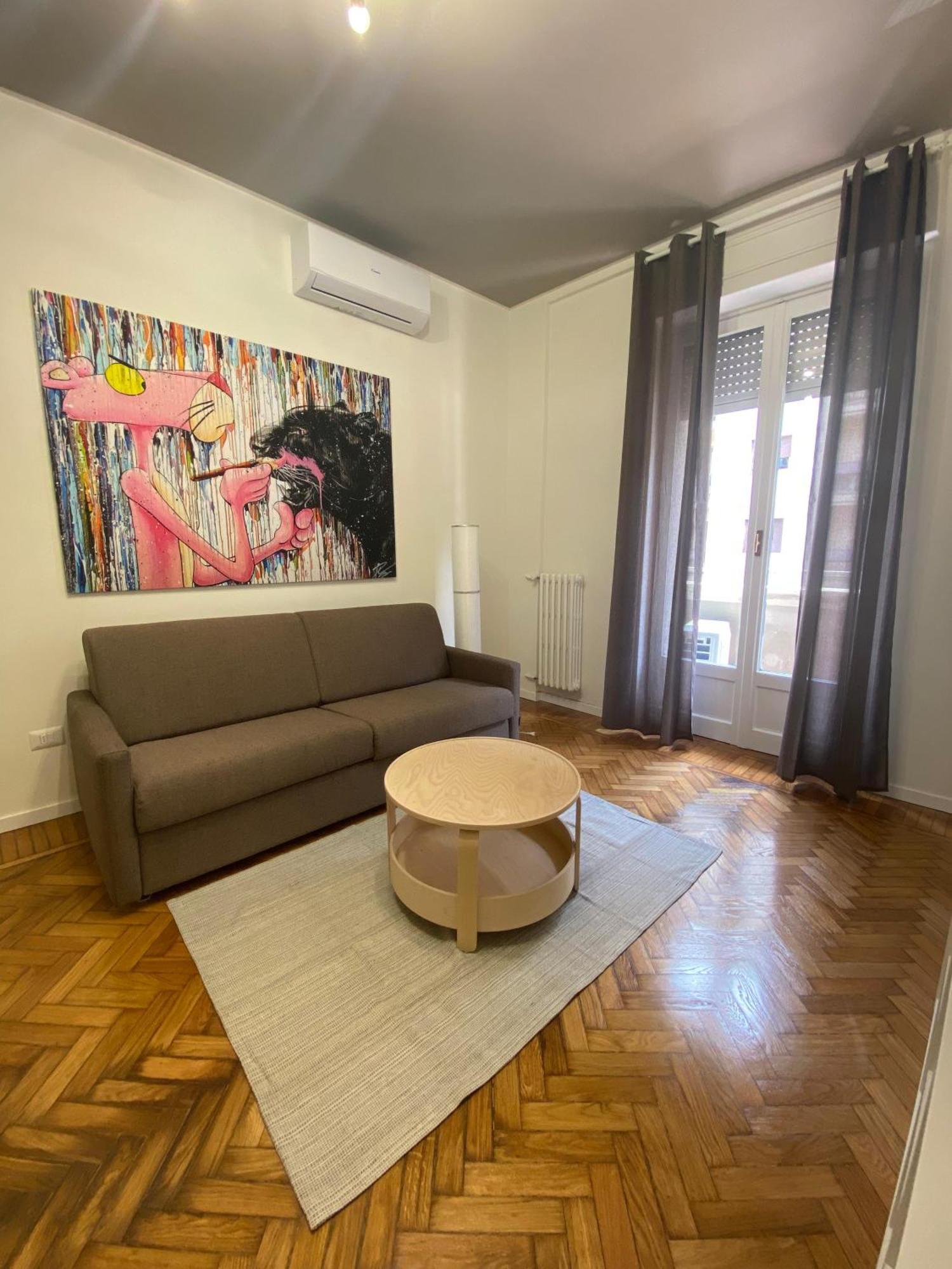 Deluxe One-Bedroom Apartment City View