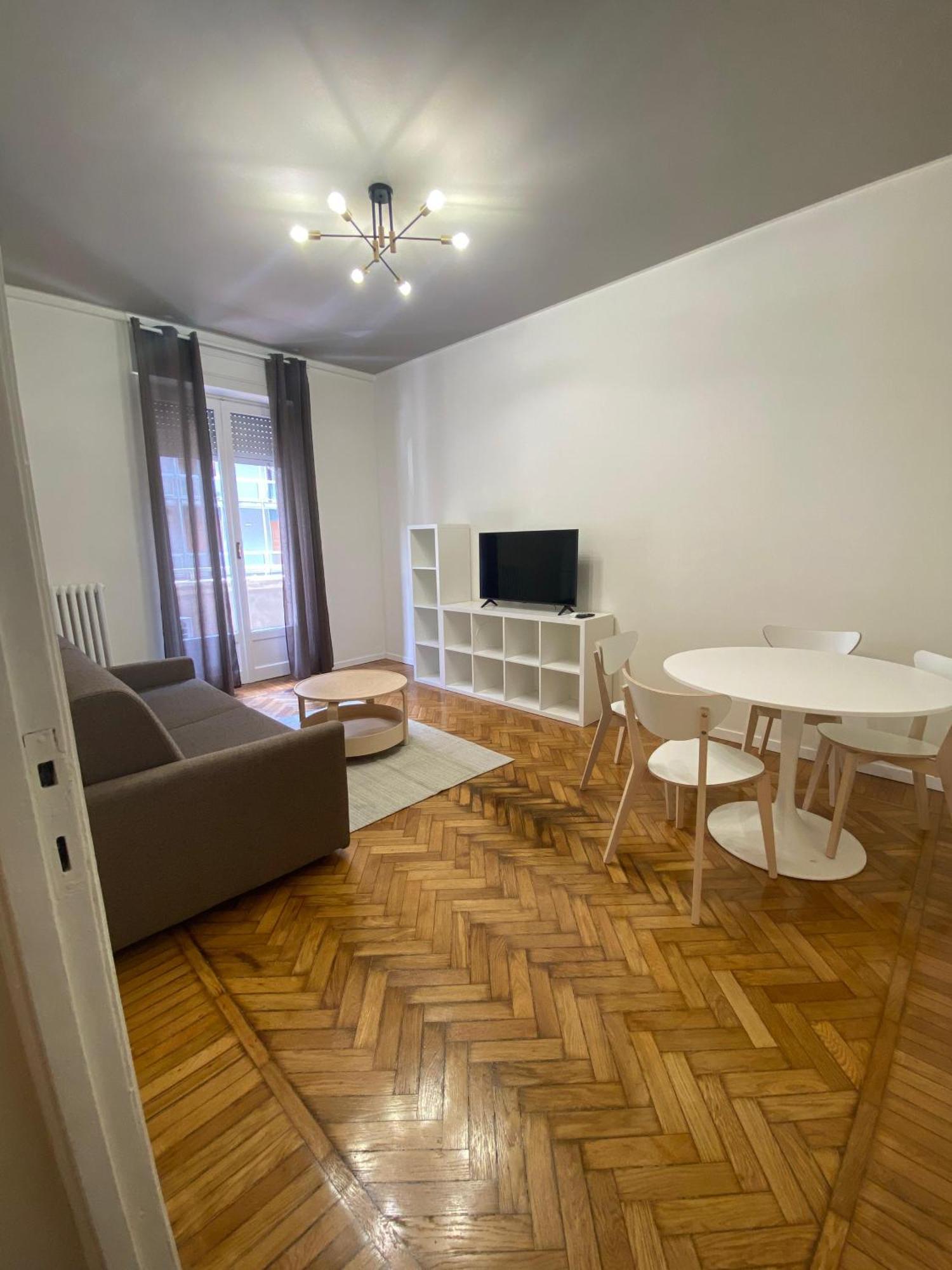 Deluxe One-Bedroom Apartment City View