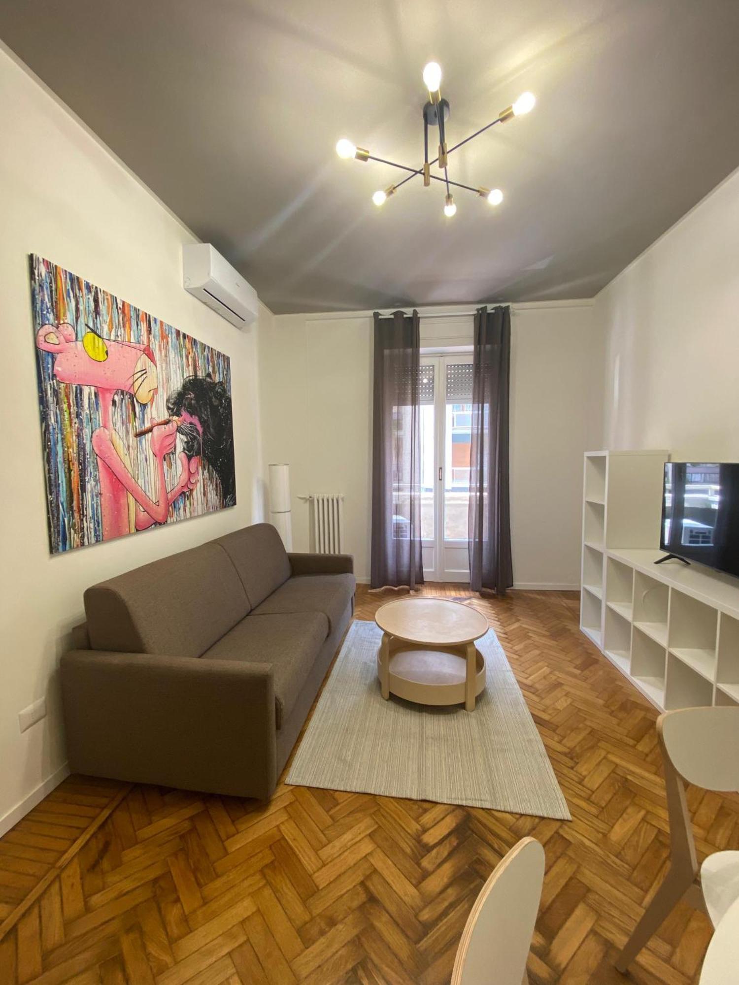 Deluxe One-Bedroom Apartment City View