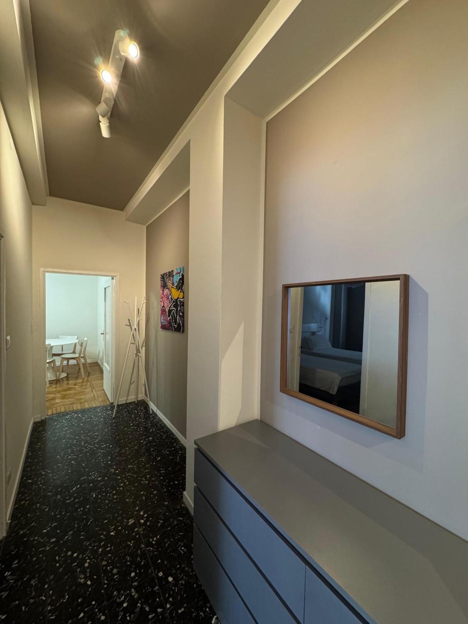 Deluxe One-Bedroom Apartment City View