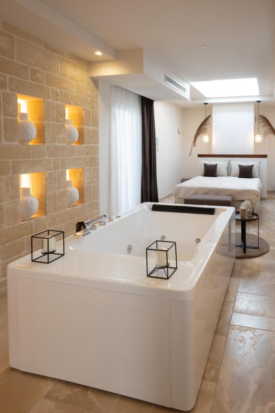 Deluxe Double Room Bath