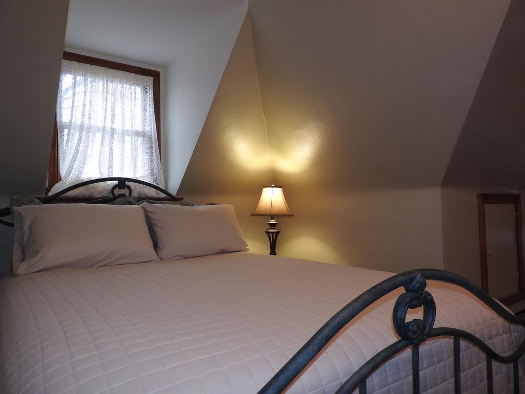 Double Room with Private External Bathroom