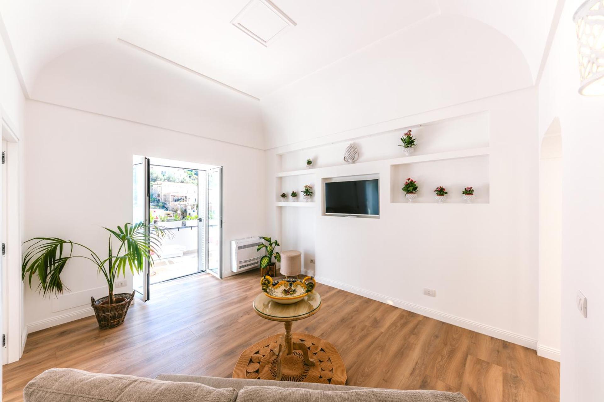 Deluxe One-Bedroom Apartment Ocean View