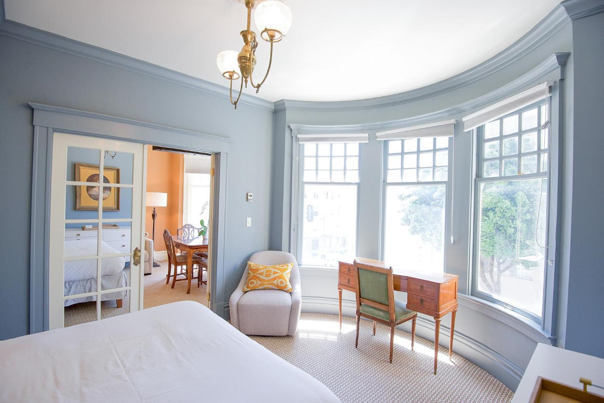 Two-Bedroom Apartment City View