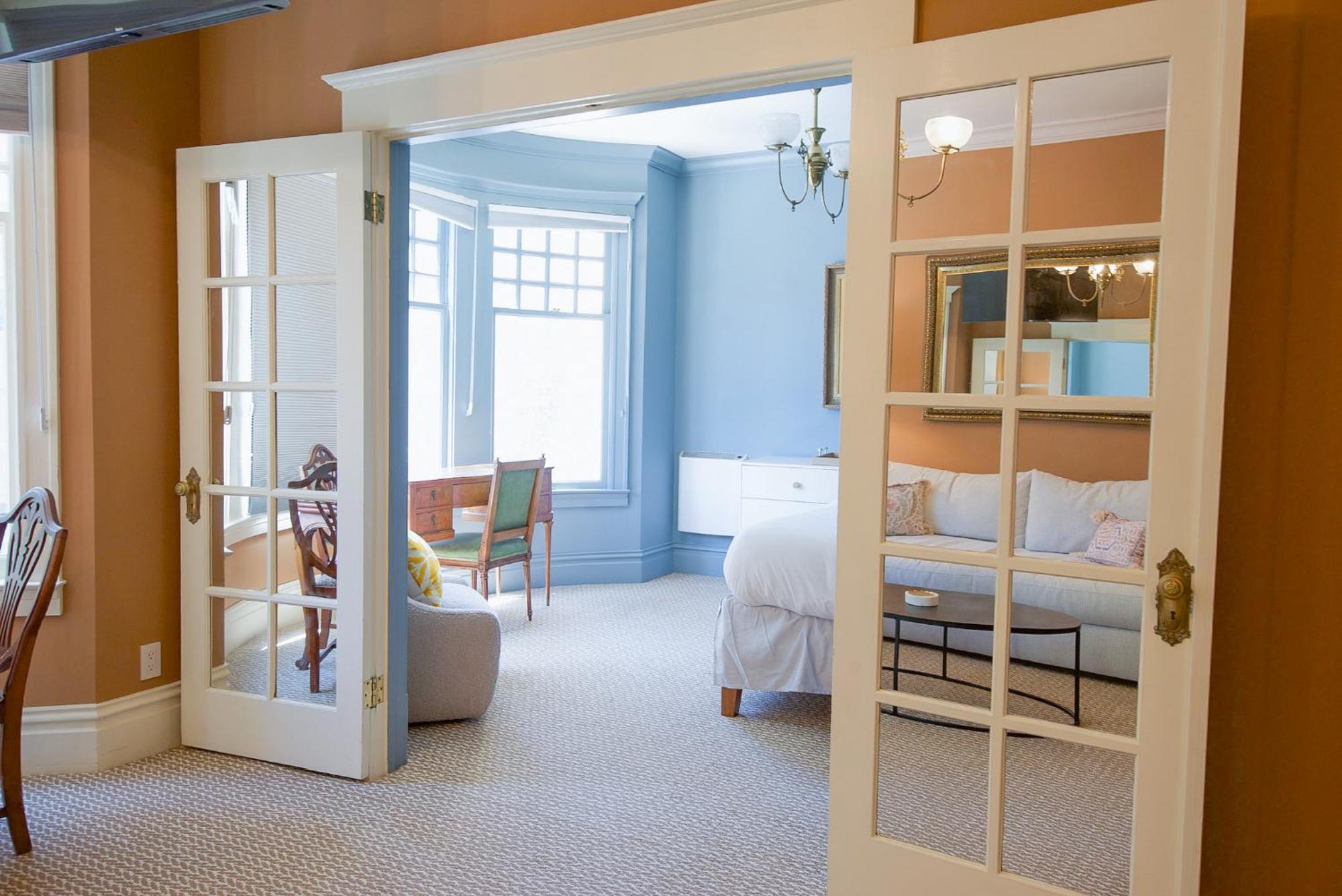 Two-Bedroom Apartment City View