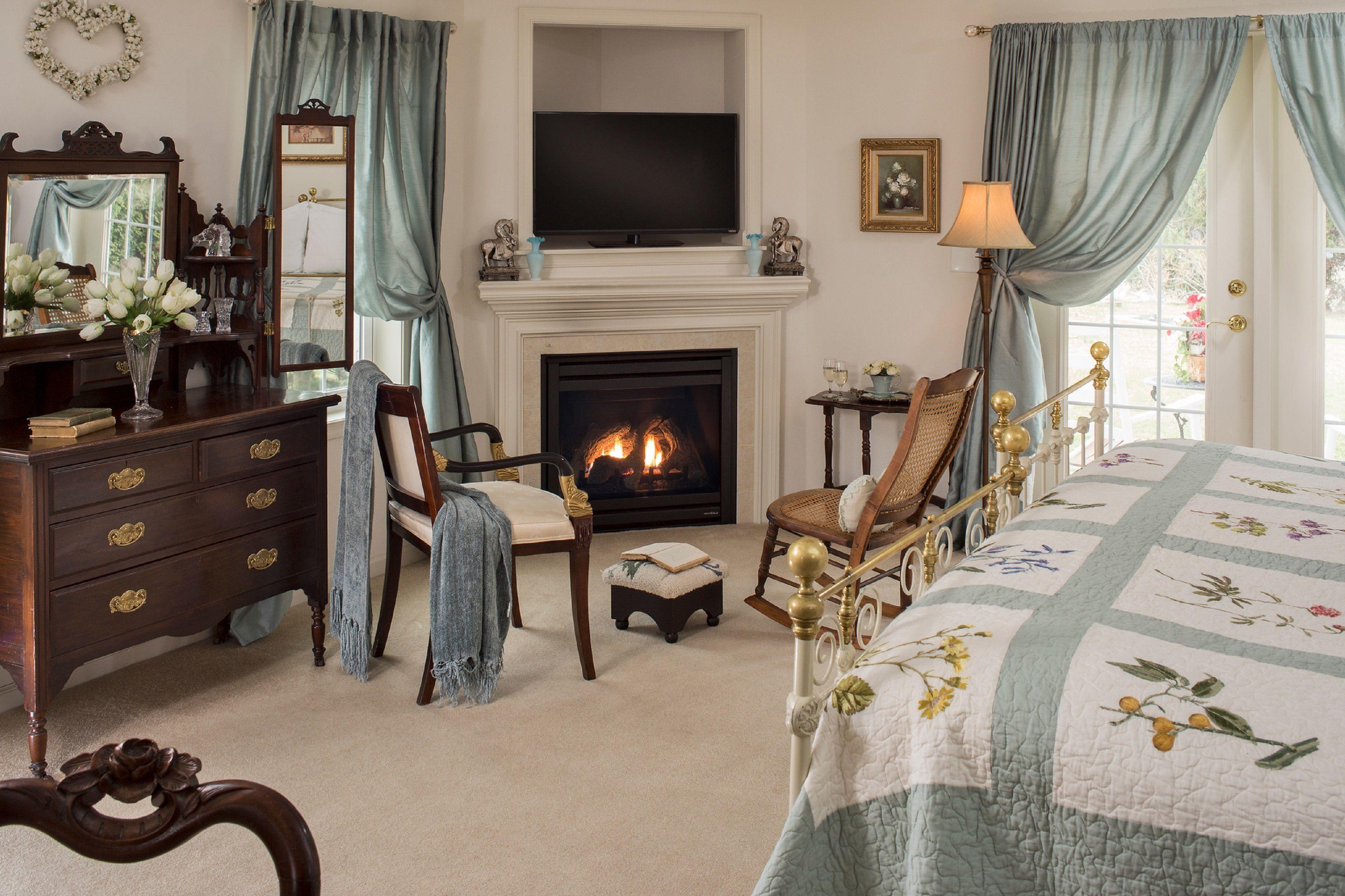 Standard King Room Fireplace