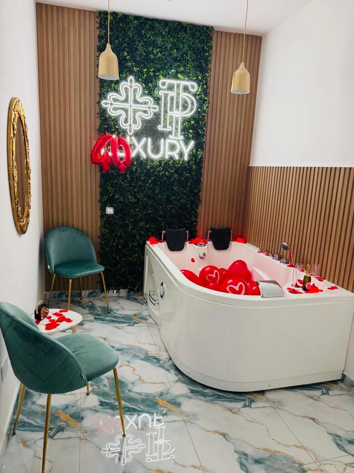 King Room Spa Bath