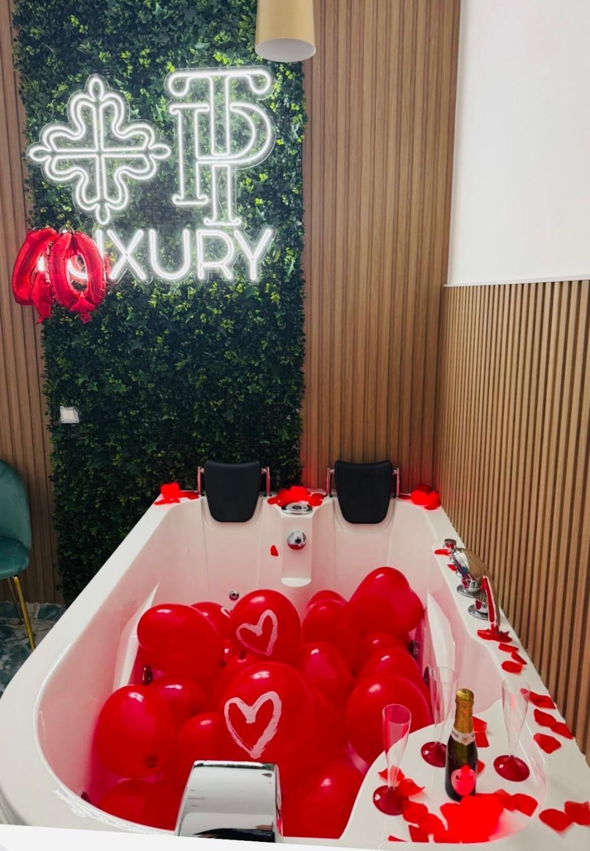 King Room Spa Bath