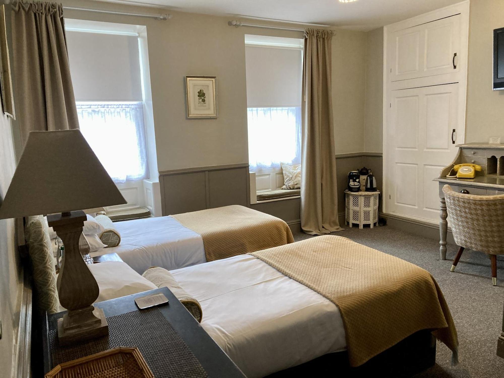 Twin Room with Private Bathroom