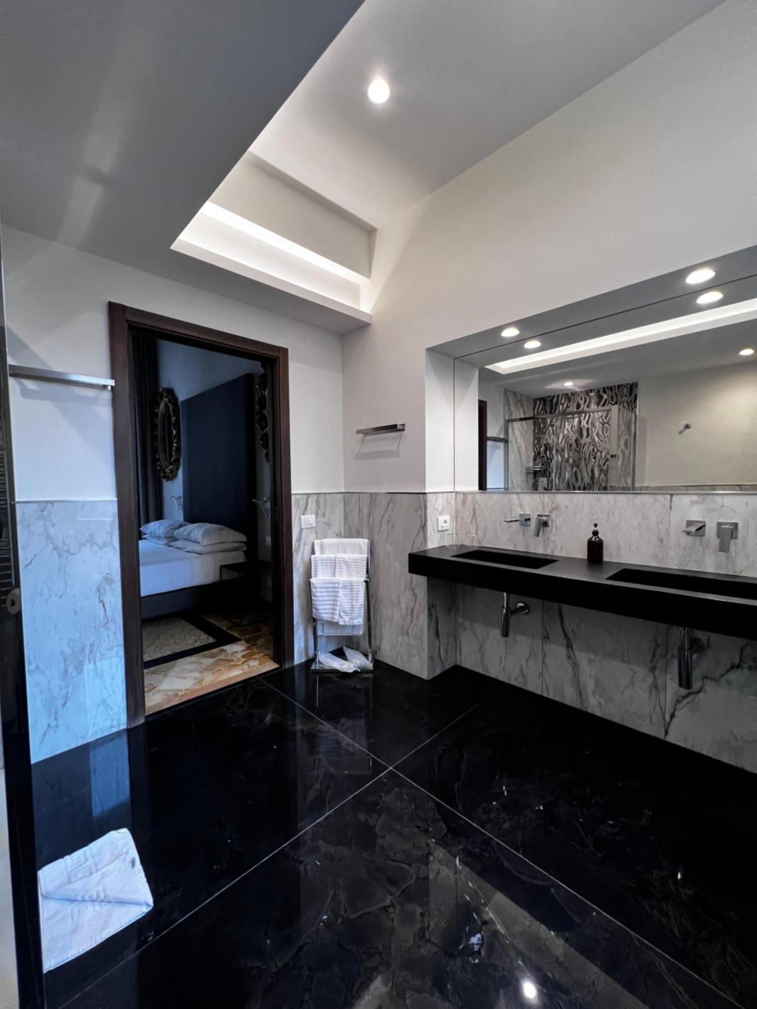 Deluxe Suite,1739642412:JPEG
