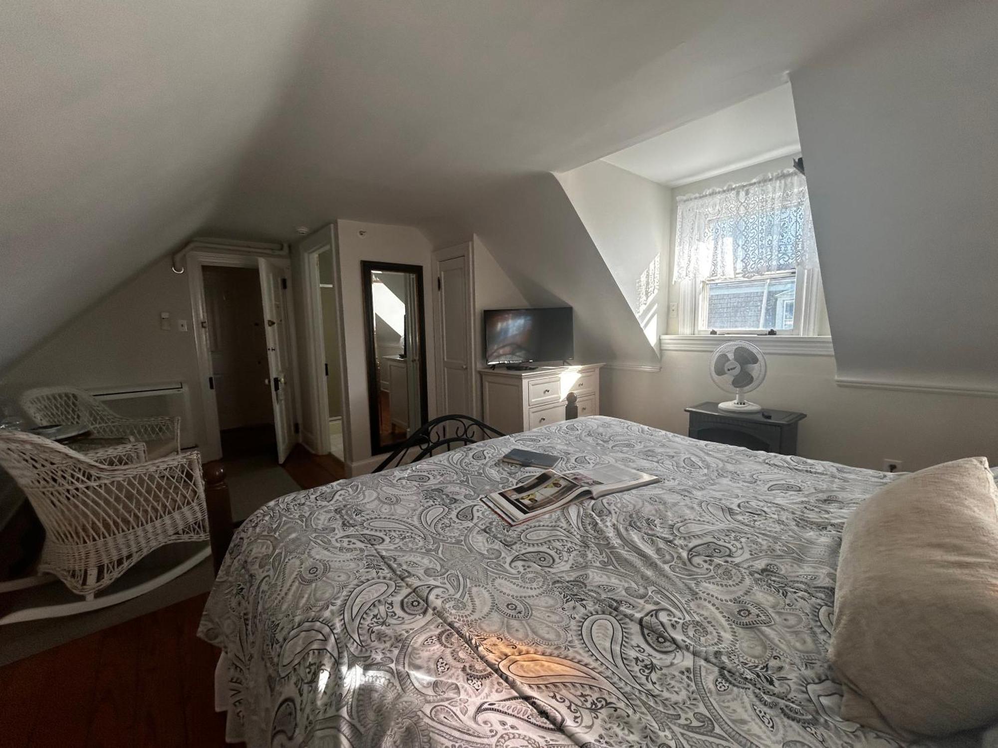 Deluxe King Room with Ocean View,1742819440:JPEG