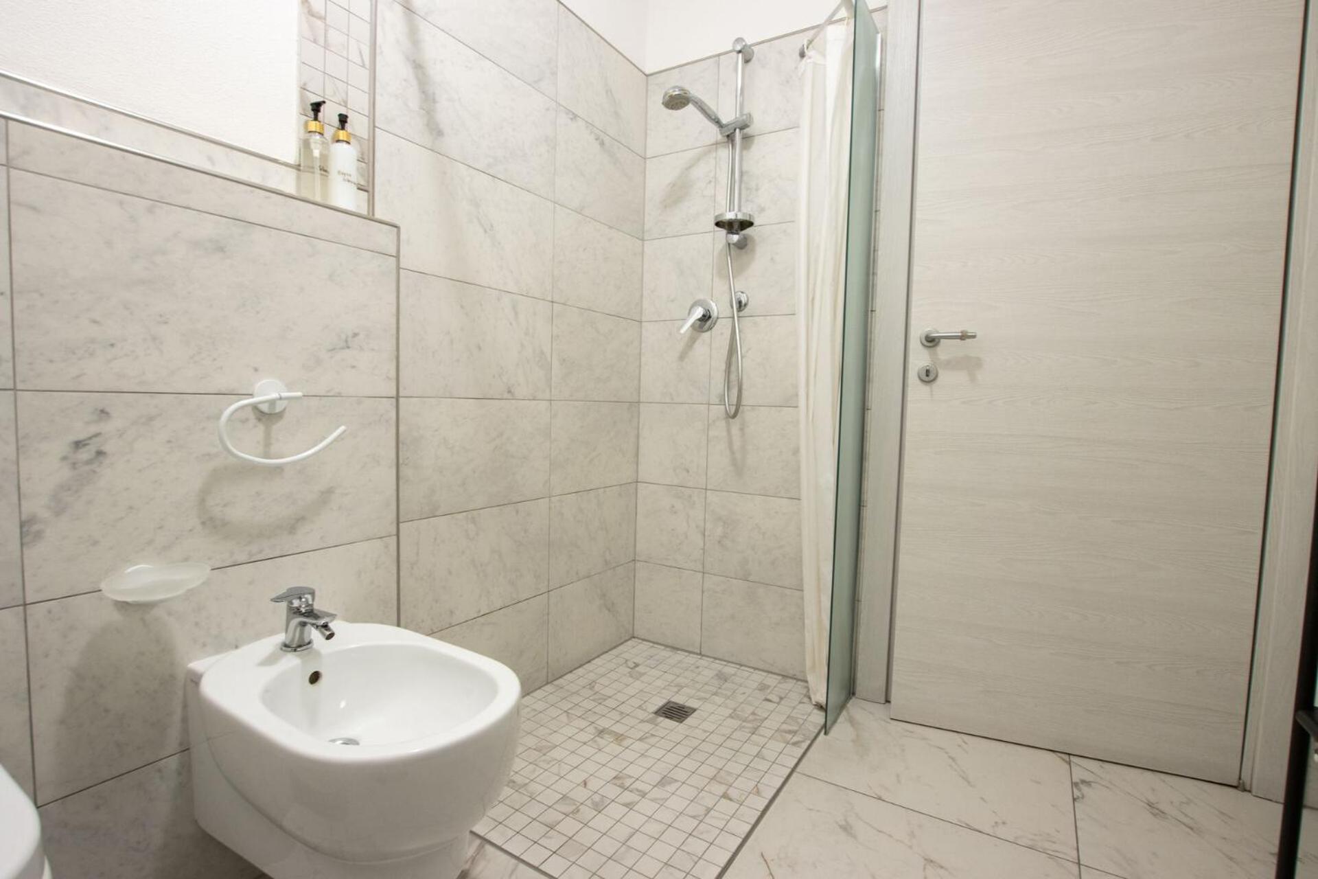 Double or Twin Room Private External Bathroom