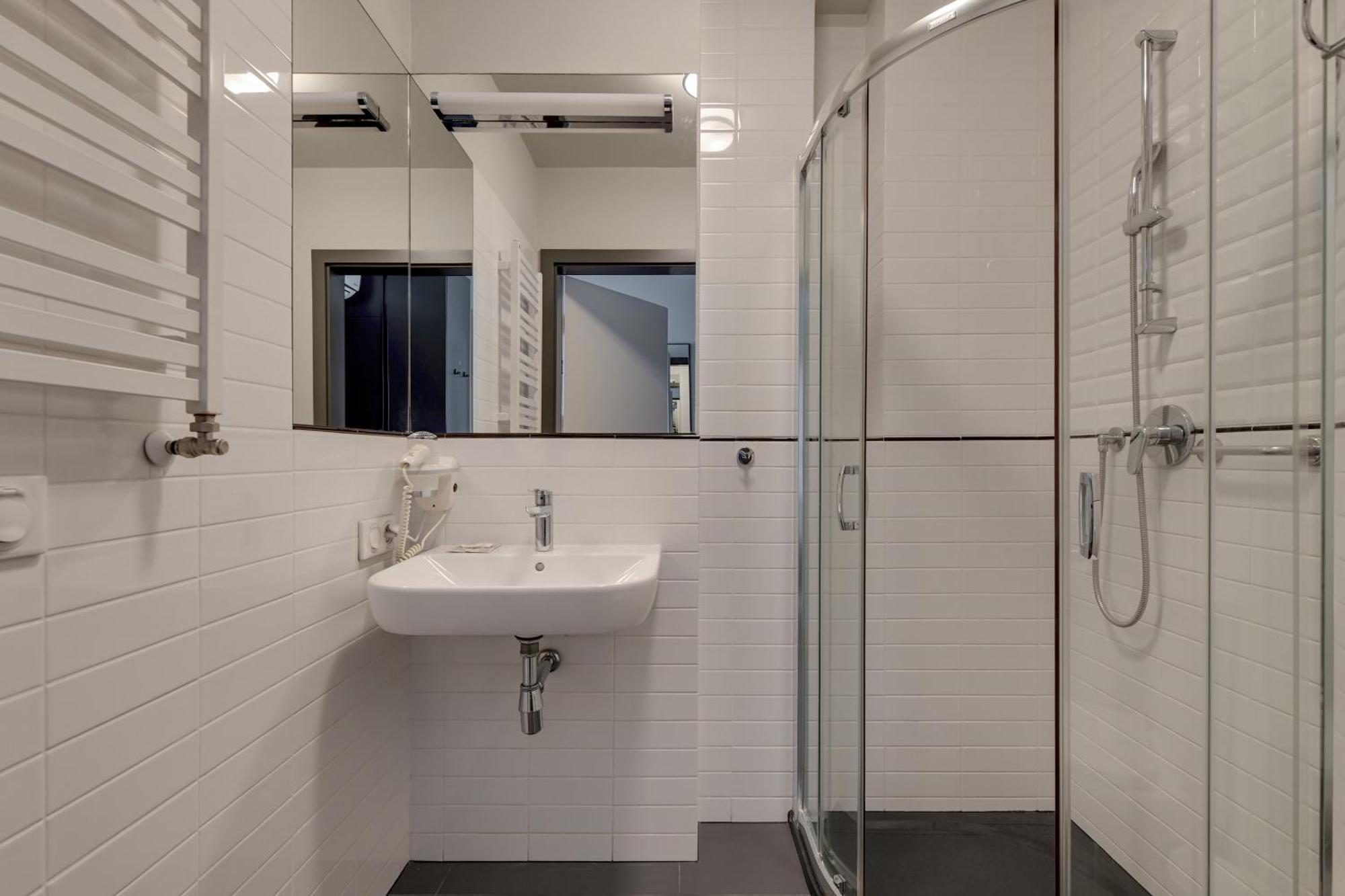 Single Room,1746957504:JPEG