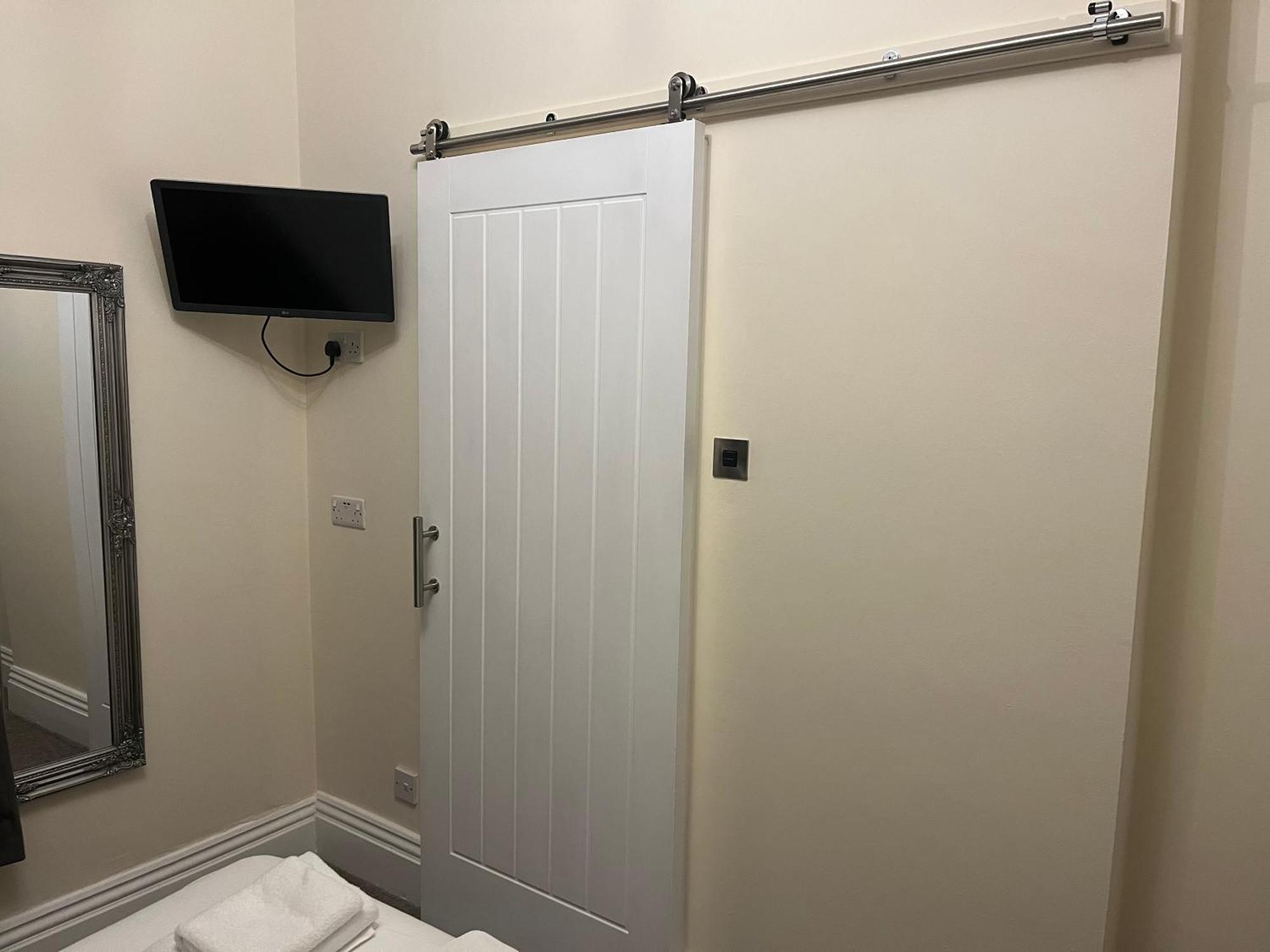 SMALL DOUBLE ROOM PARK VIEW,1746990054:JPEG