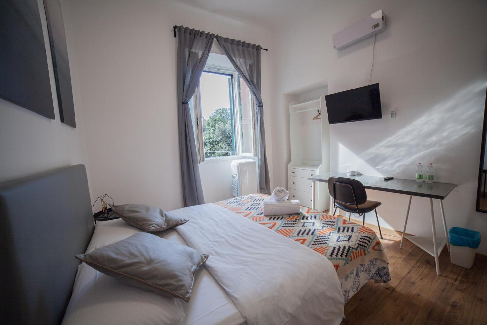 Double Room Private Bathroom