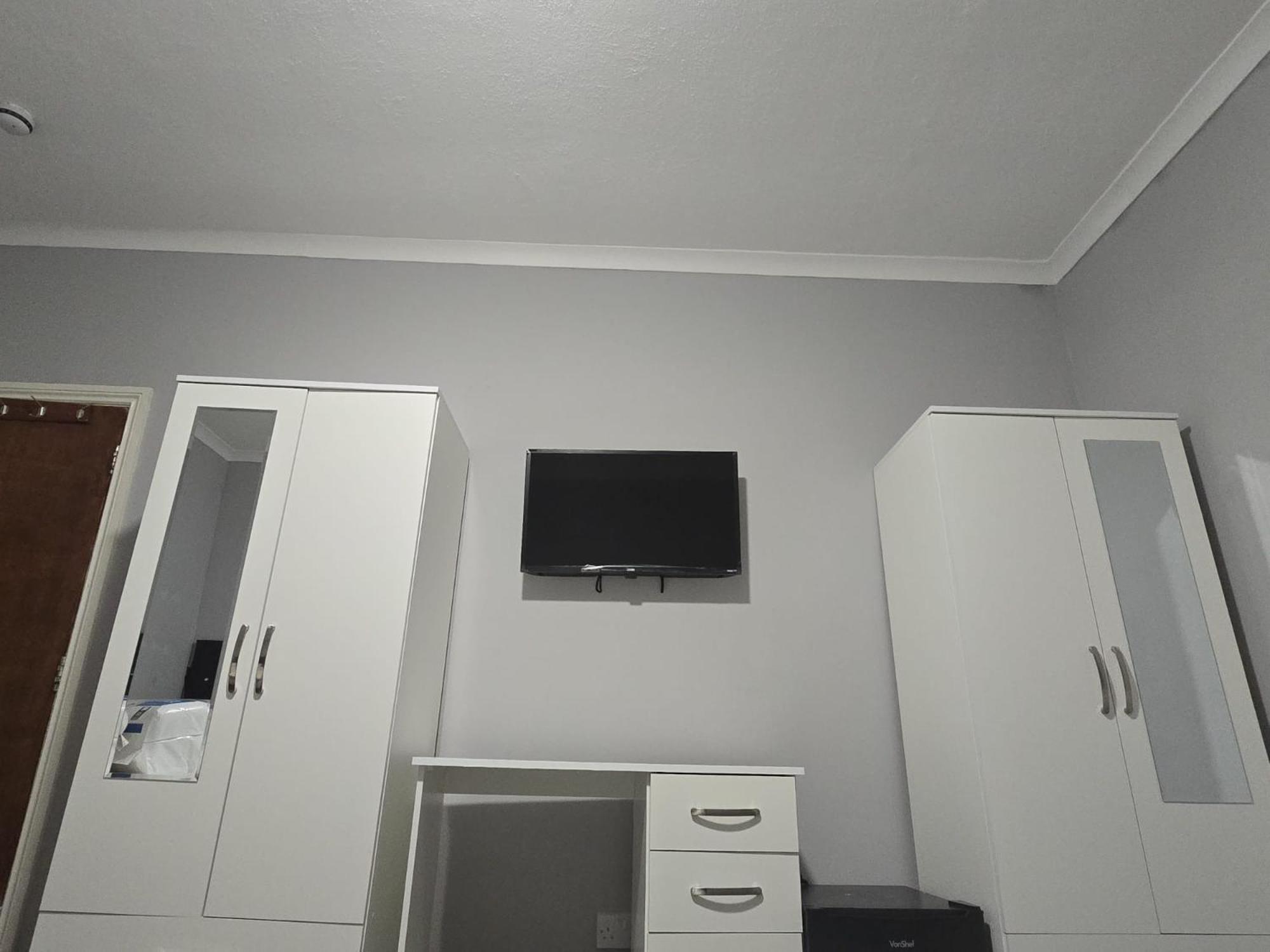 Twin Room with Shared Bathroom,1750229746:JPEG