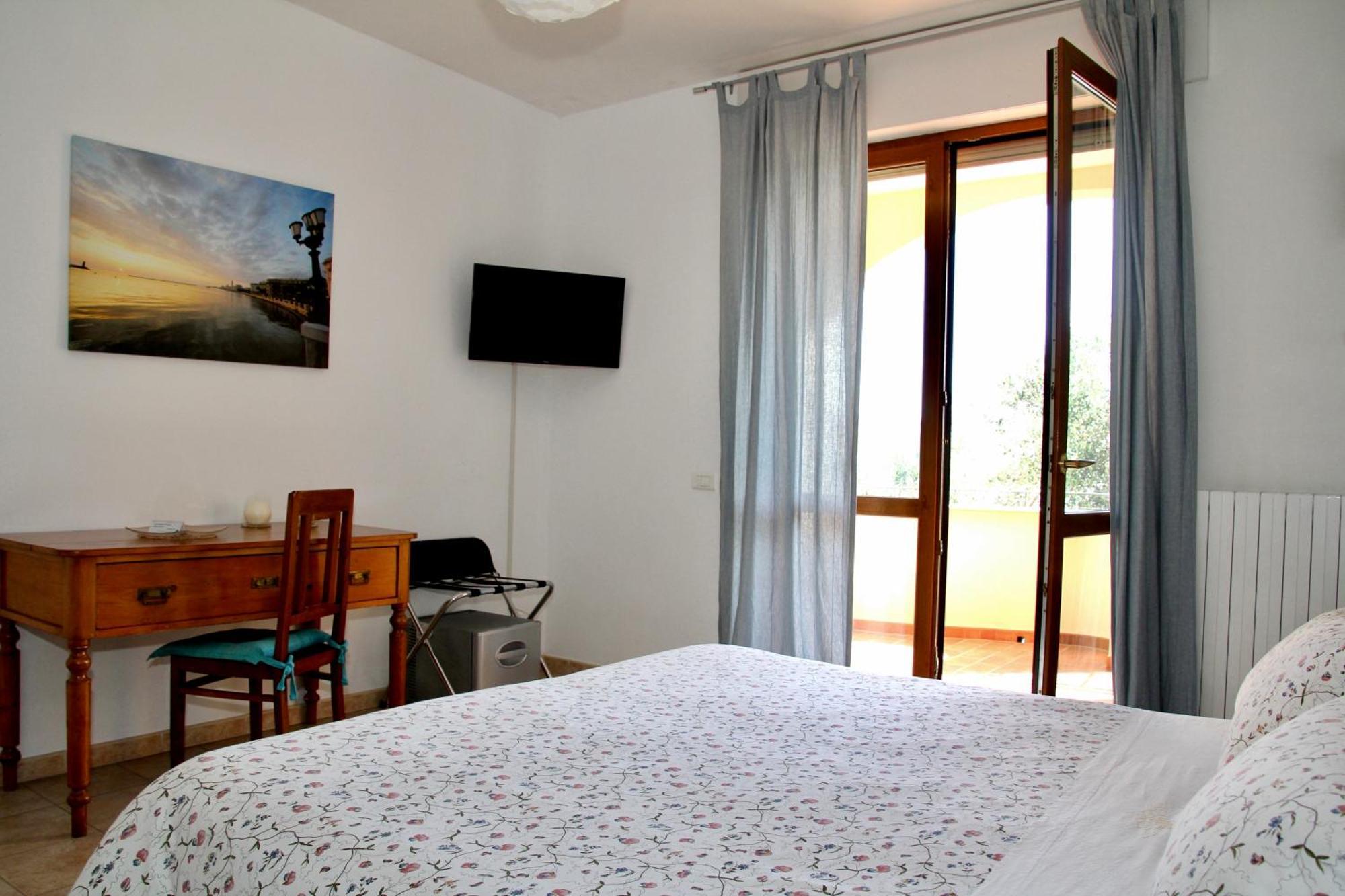 Double Room with Balcony and Sea View,1756521719:JPEG