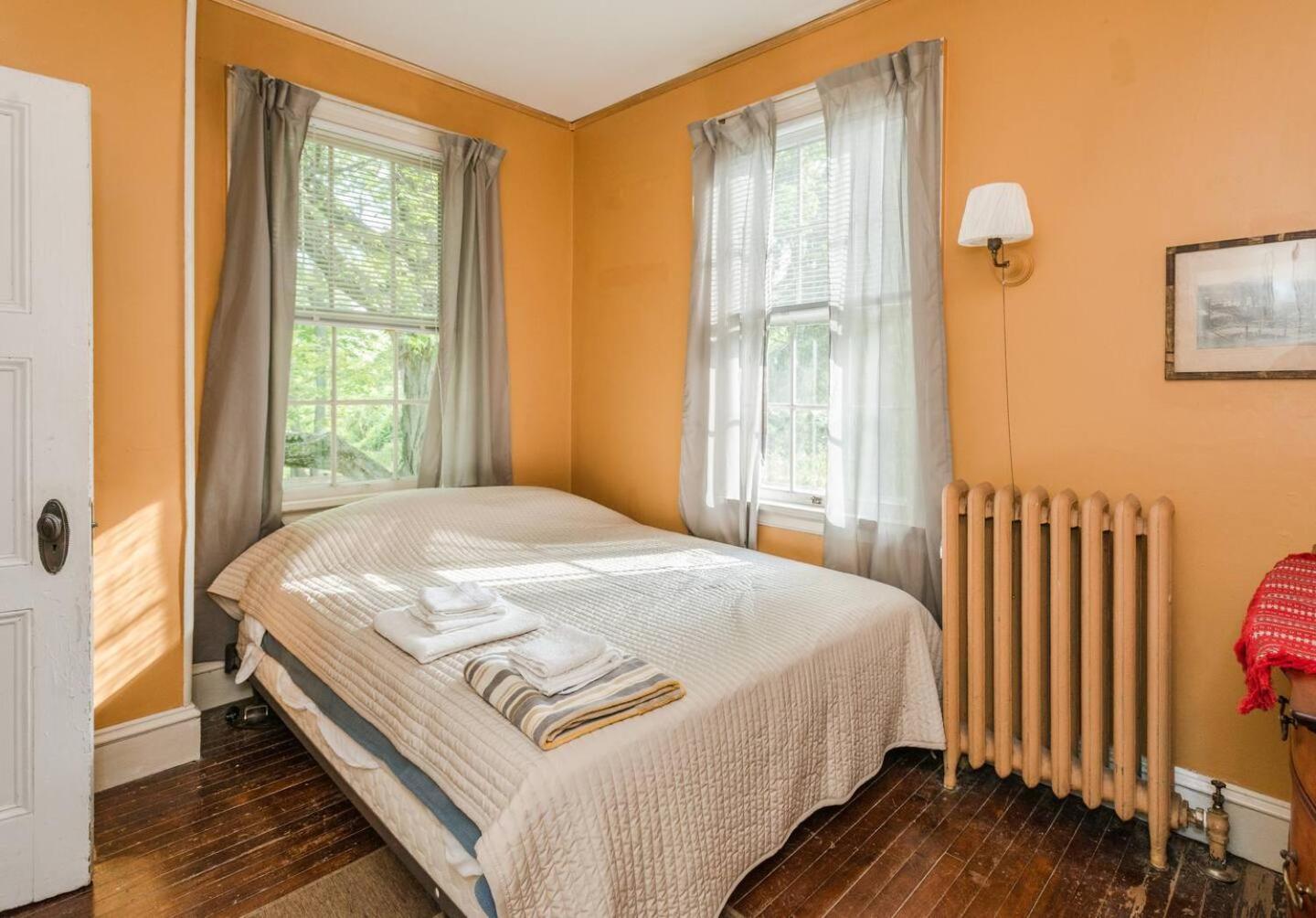 Queen Room Garden View