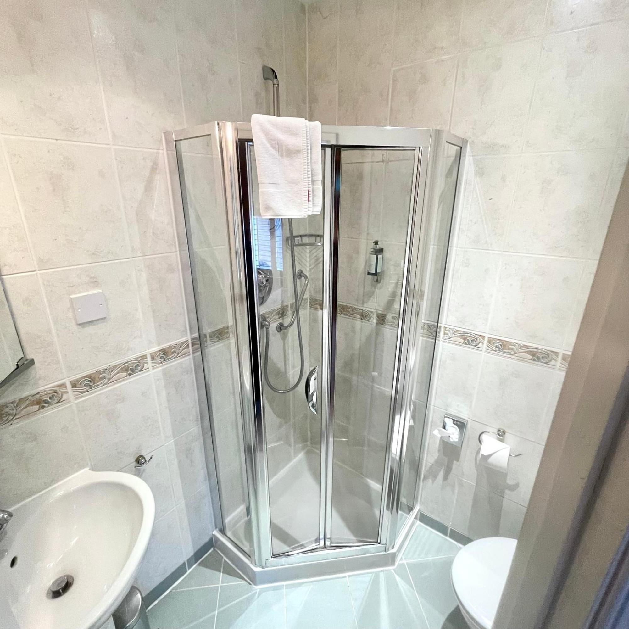 Twin Room Shower