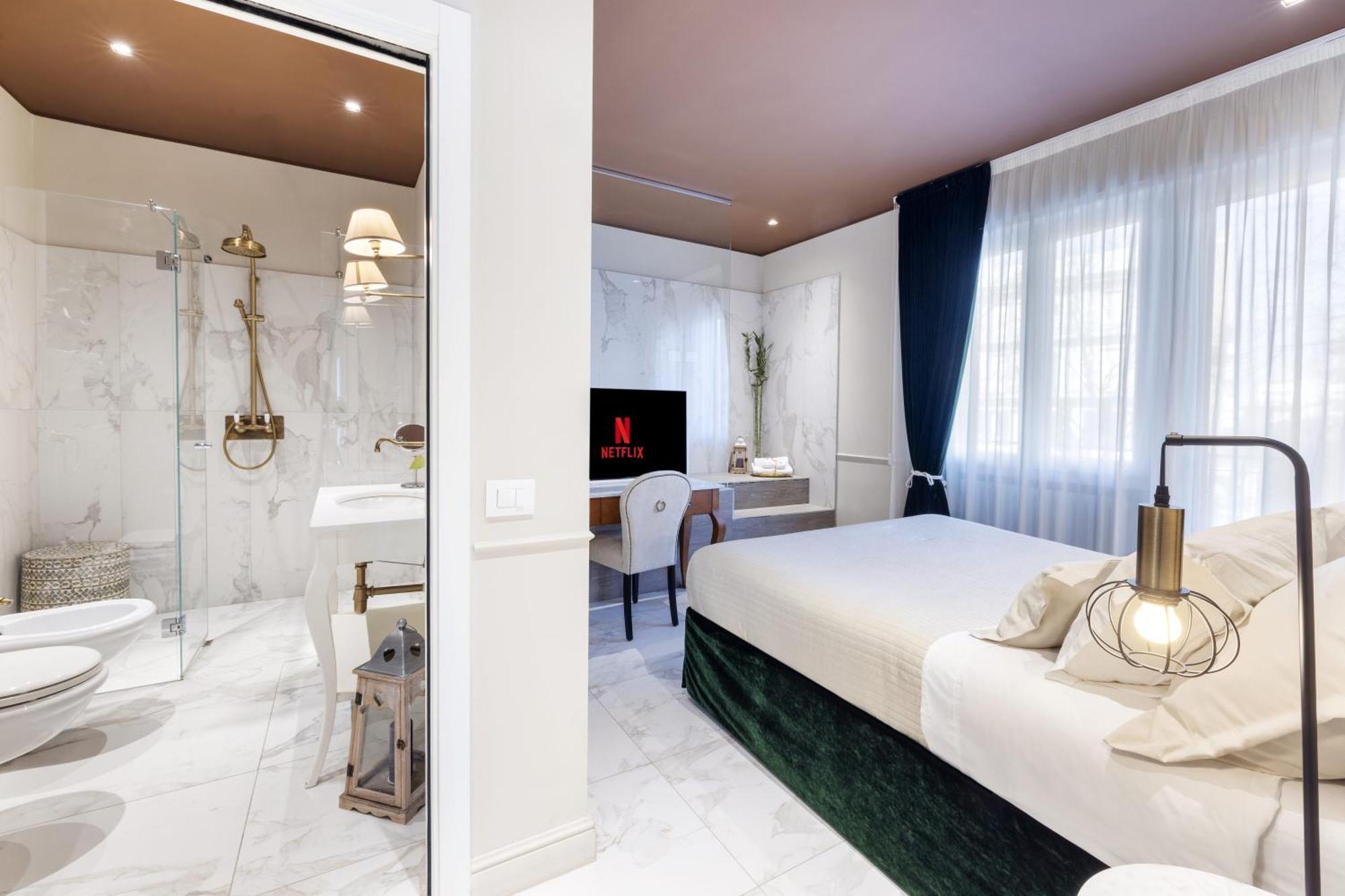 King Suite Spa Bath