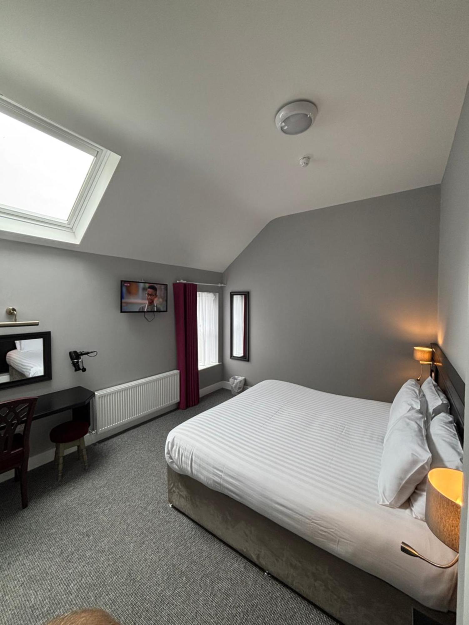 Deluxe Double Room,1758440969:JPEG