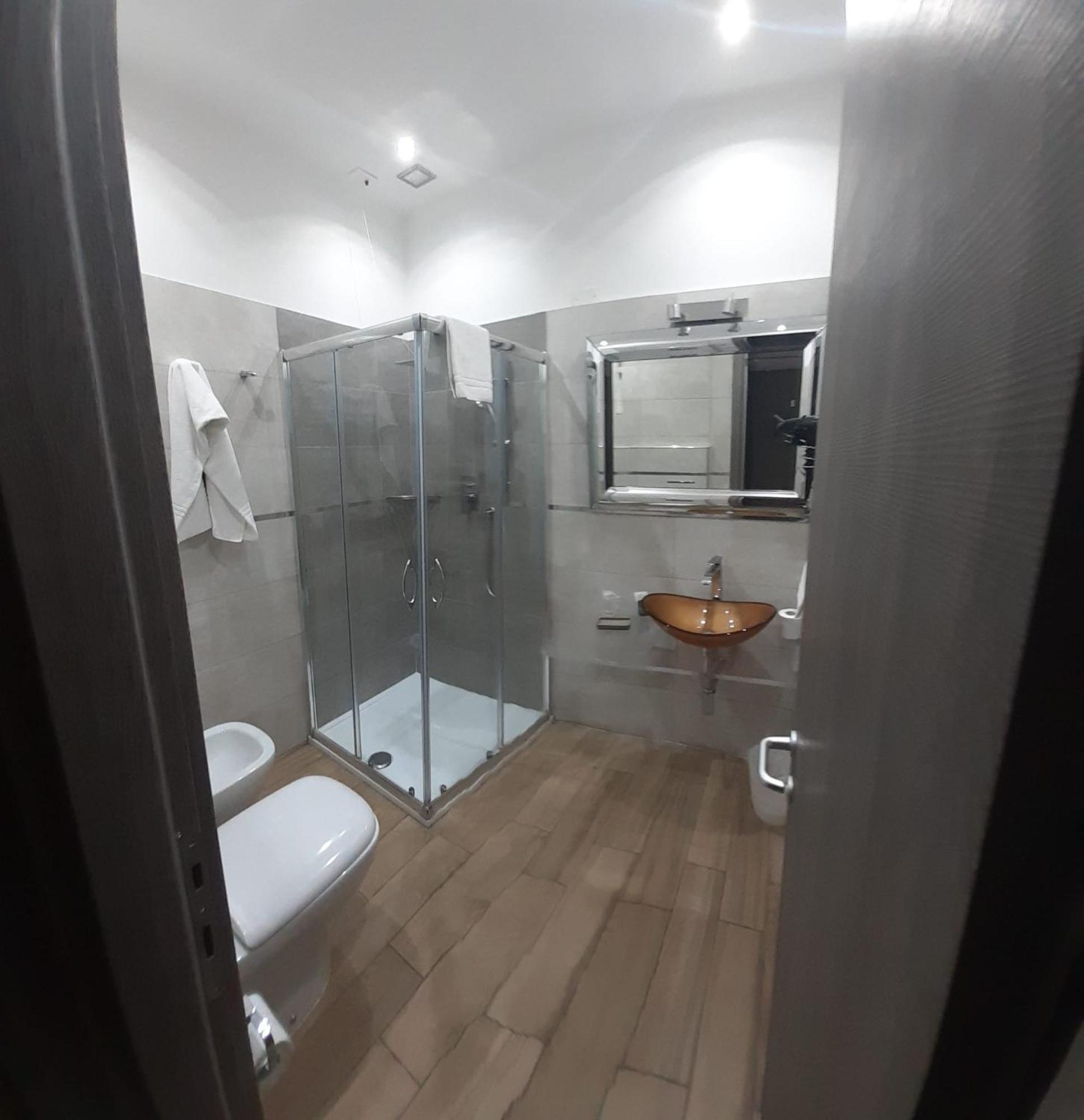 Single Room,125661861:JPEG