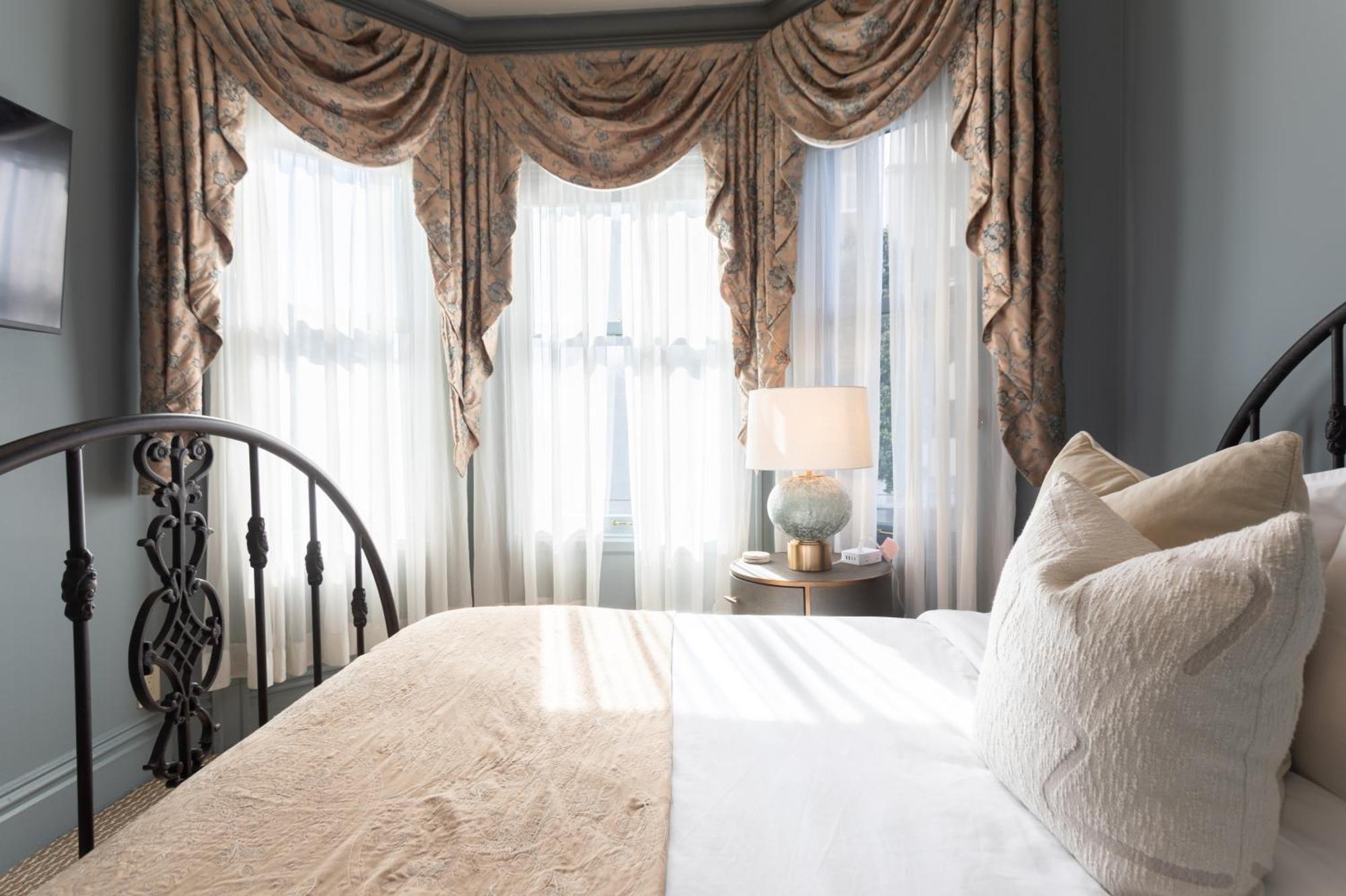 Two-Bedroom Apartment City View
