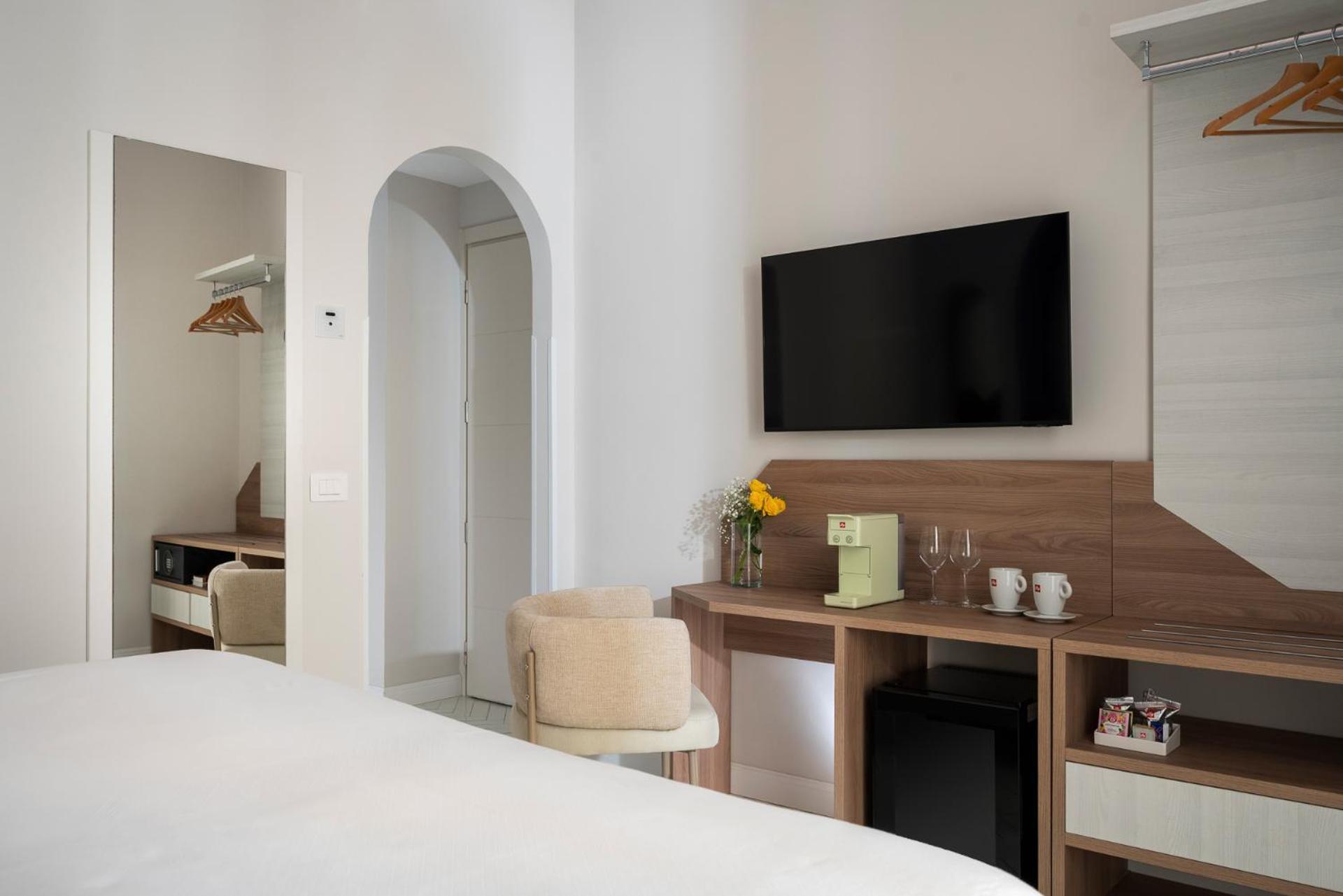 Deluxe Double or Twin Room City View