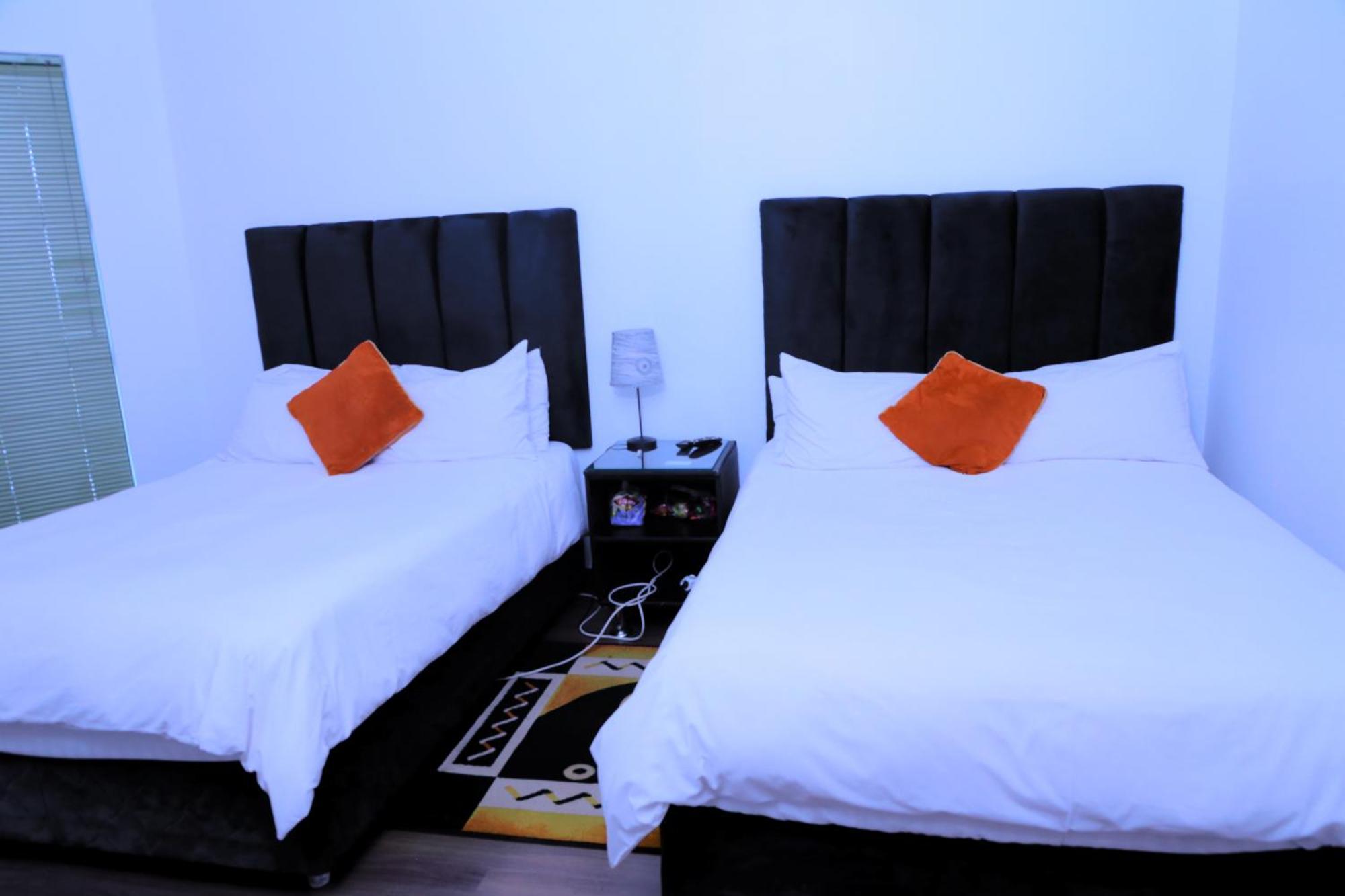 Twin Room,1765410357:JPEG