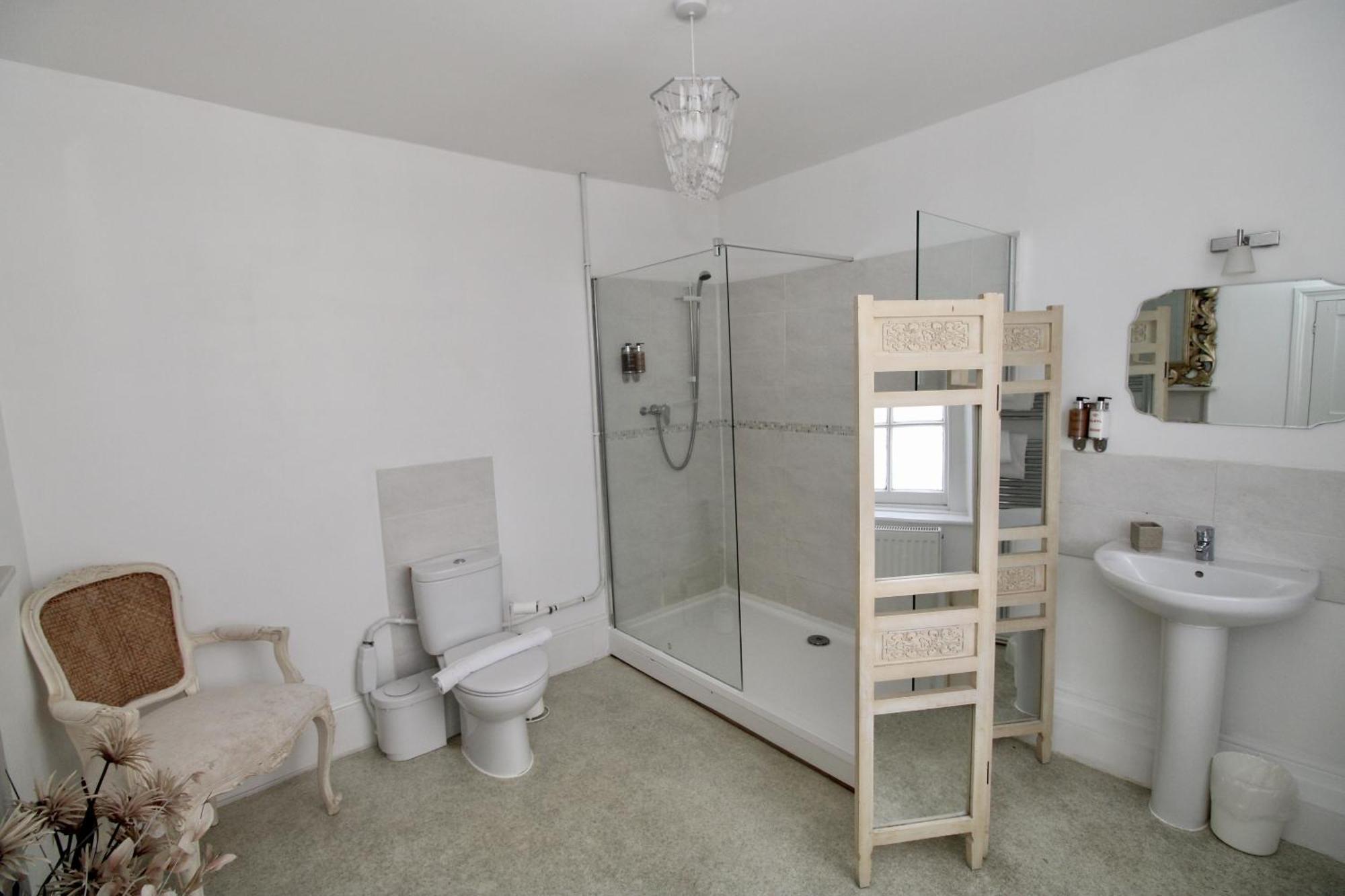 Super King En-suite - Breakfast Included - NOT Pet Friendly