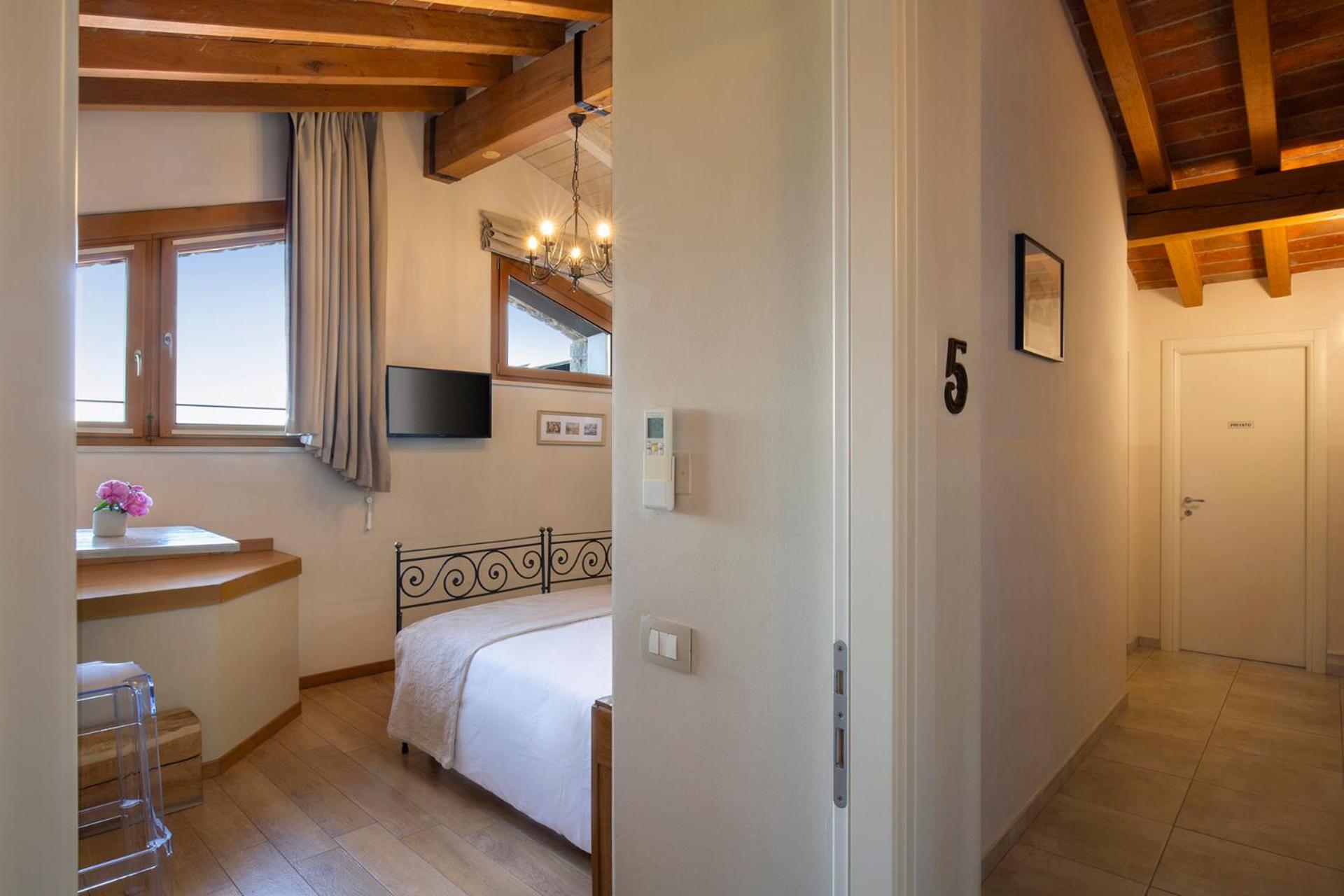 Double Room,1769546477:JPEG