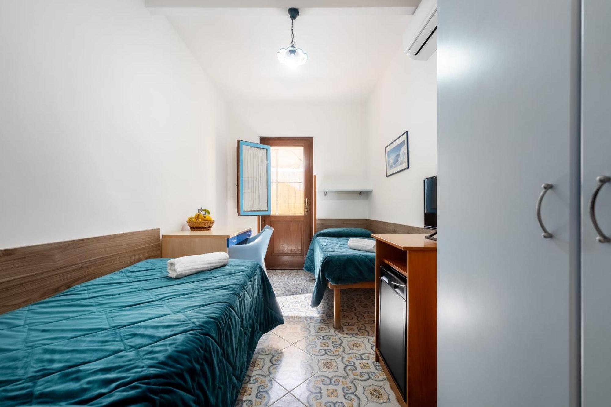 Twin Room Private Bathroom
