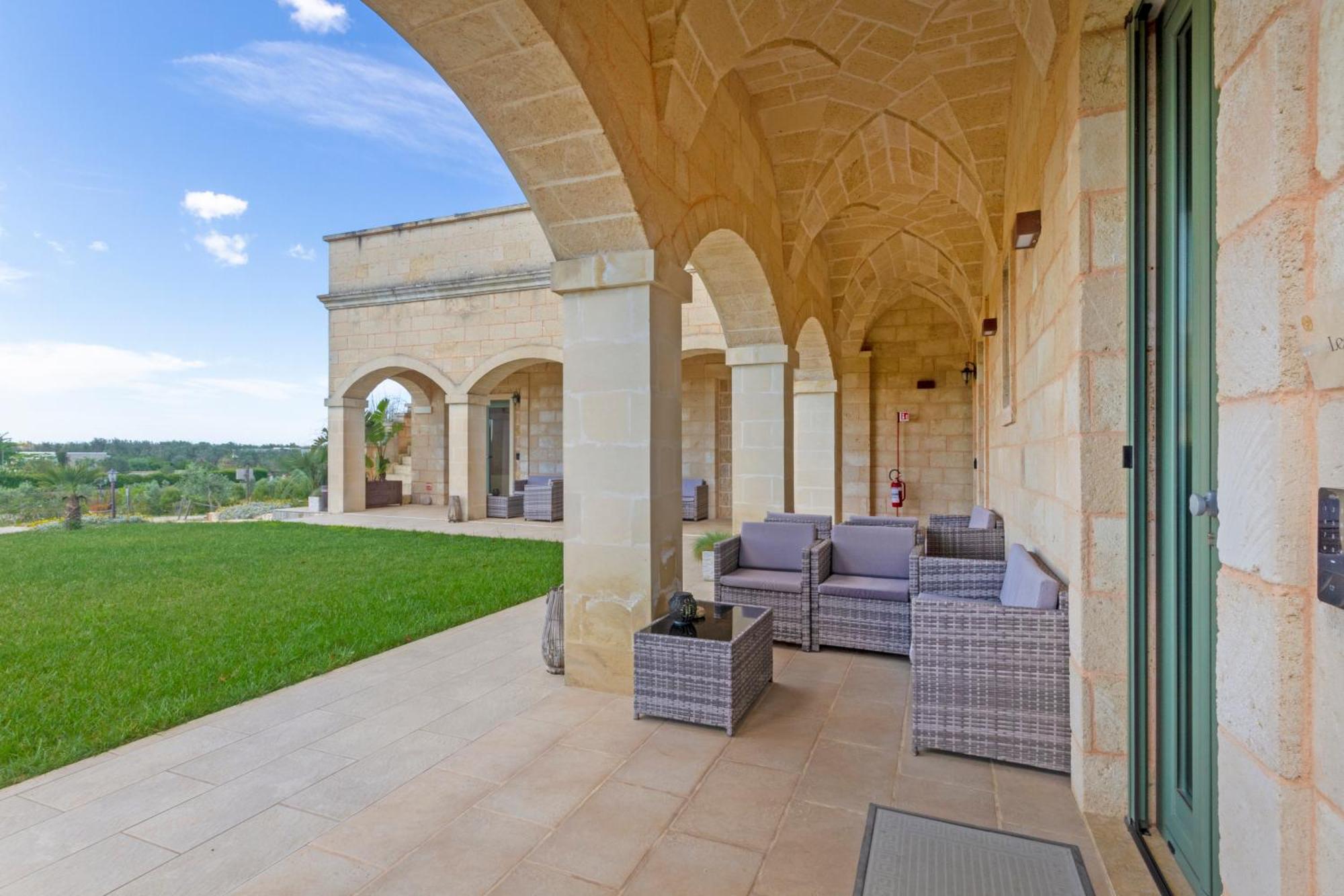 Deluxe Double or Twin Room Garden View