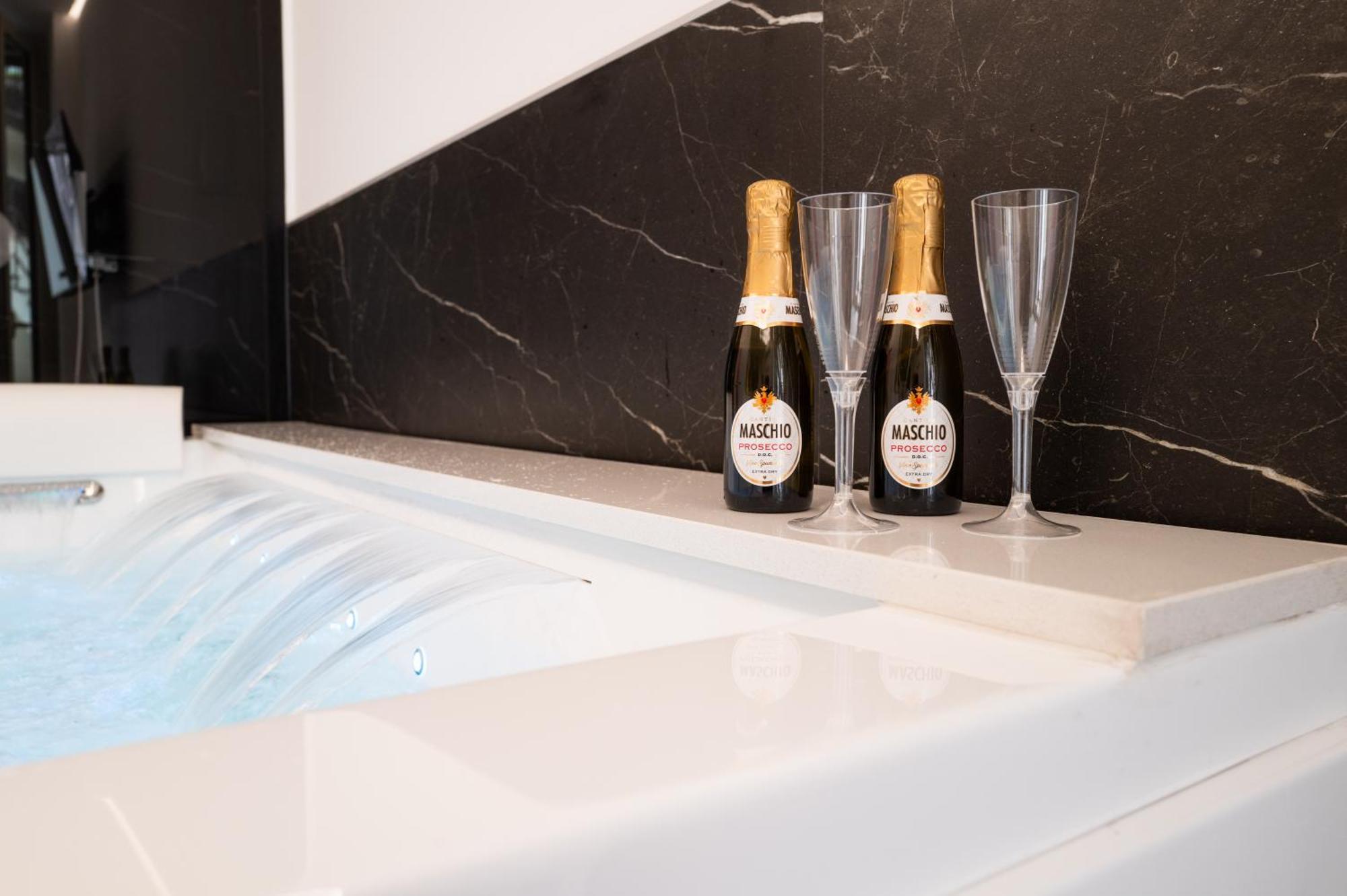 Queen Suite Spa Bath