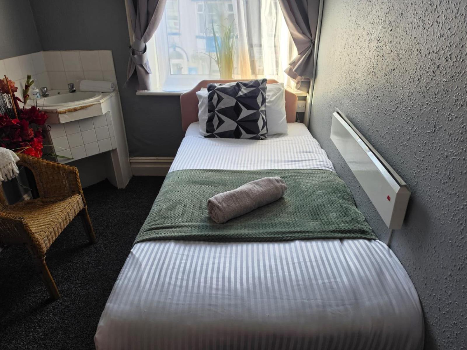 Single Room with Shared Bathroom