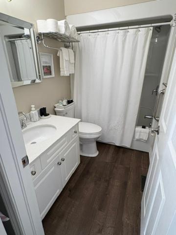 Scarlett King Room