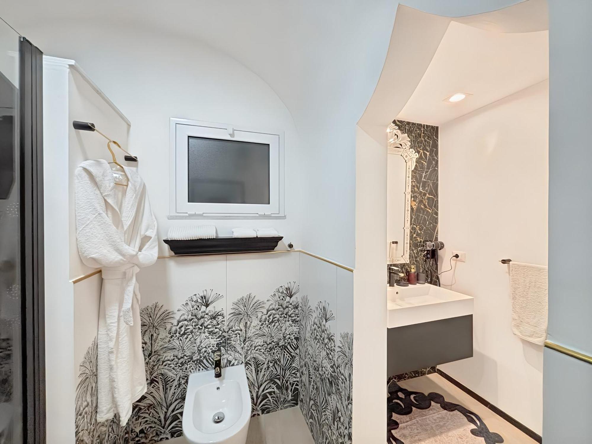 King Suite Spa Bath