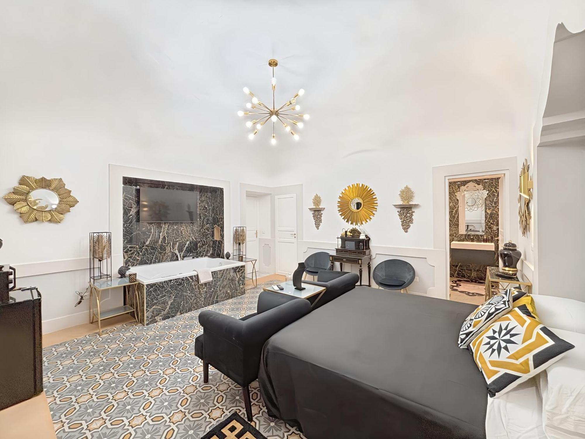 King Suite Spa Bath
