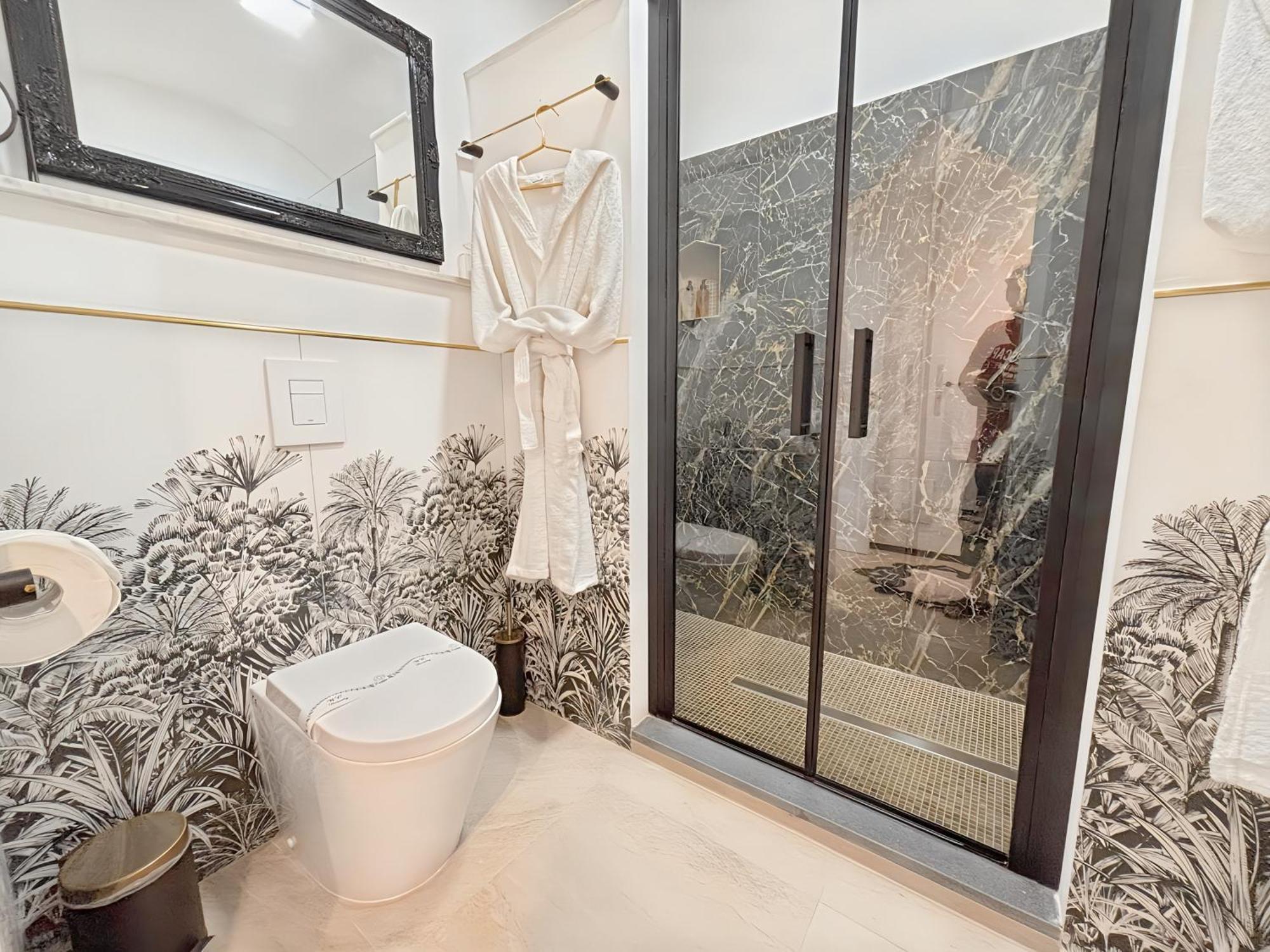King Suite Spa Bath
