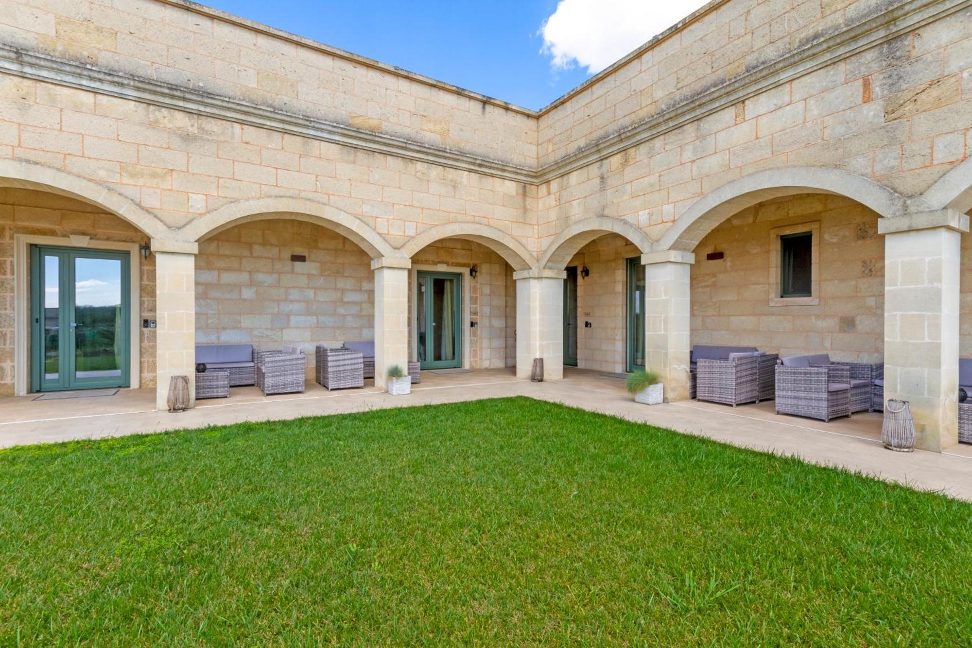 Deluxe Double or Twin Room Garden View