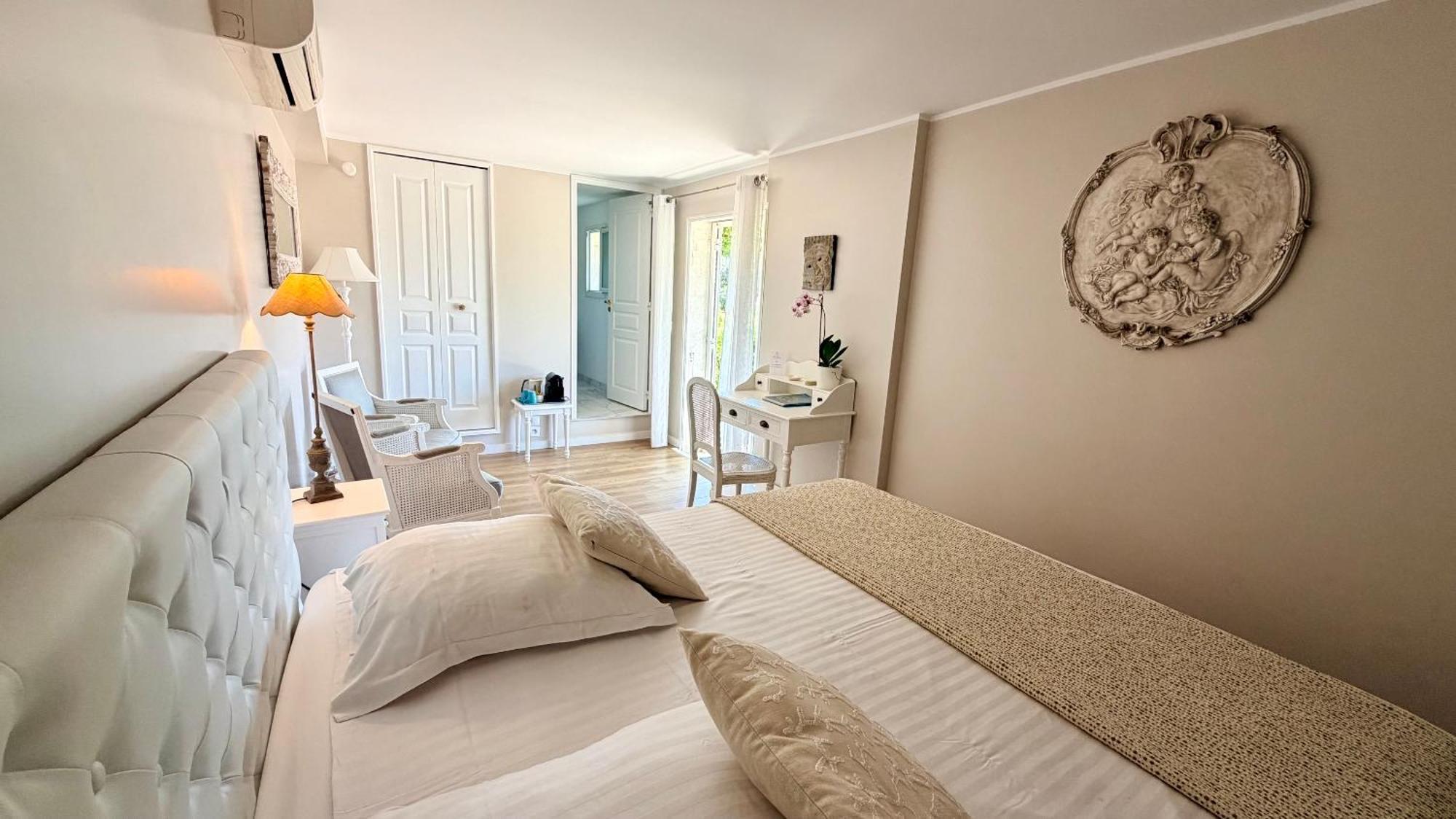 Deluxe Double Room with Shower