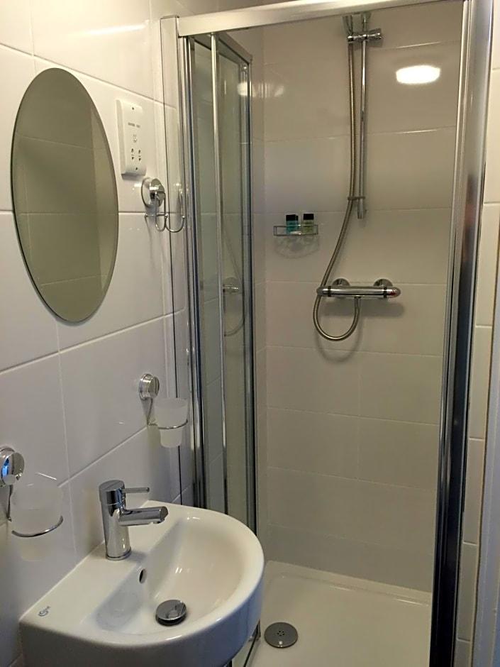 Double Room Private Bathroom