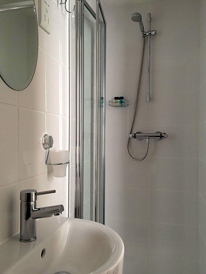 Double Room Private Bathroom