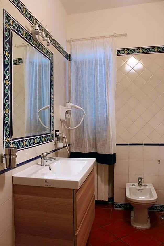 Comfort Triple Room Shower