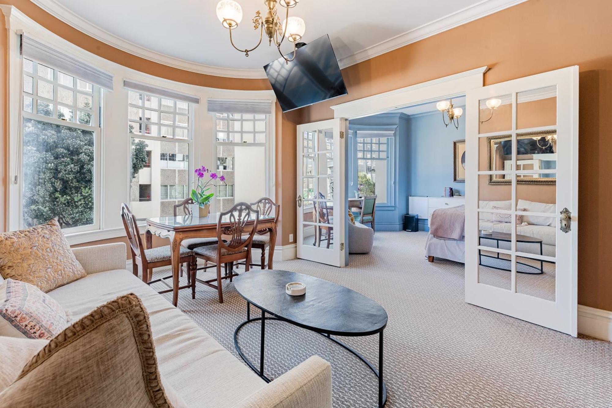 Two-Bedroom Apartment City View